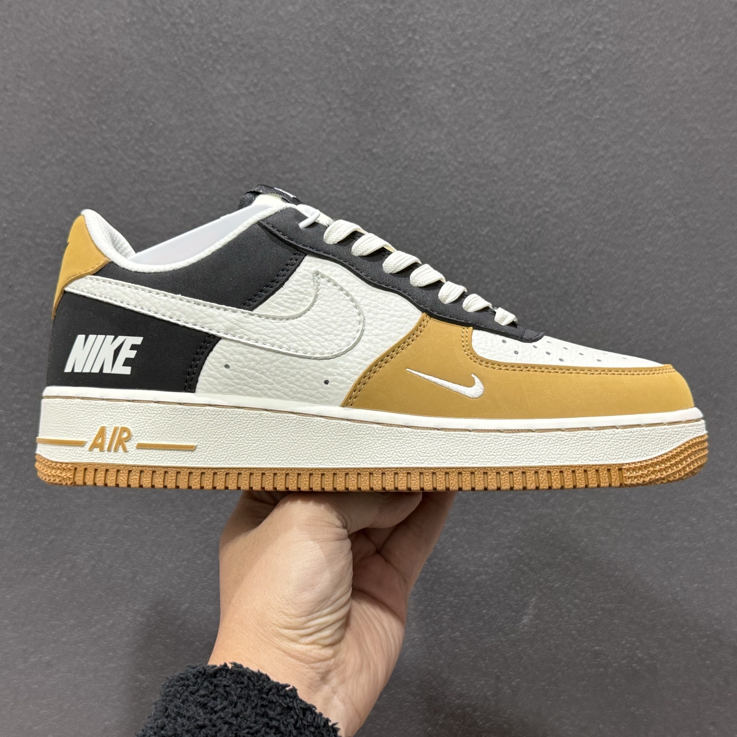 260 NIke Air Force 1 '07 Low 白麦耀黑拼接 空军一号低帮 运动鞋 IH0687-700-Chinese UA Cheap High Quatity Brand Clothes Bags handbags Sneakers wholesale wholesaler seller from China Factory suppliers Fashion Clothing Shoes best Quality Beautiful Price 260 NIke Air Force 1 '07 Low 白麦耀黑拼接 空军一号低帮 运动鞋 IH0687-700