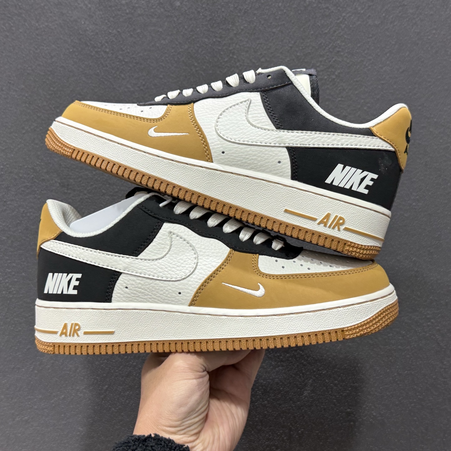 260 NIke Air Force 1 '07 Low 白麦耀黑拼接 空军一号低帮 运动鞋 IH0687-700-Chinese UA Cheap High Quatity Brand Clothes Bags handbags Sneakers wholesale wholesaler seller from China Factory suppliers Fashion Clothing Shoes best Quality Beautiful Price 260 NIke Air Force 1 '07 Low 白麦耀黑拼接 空军一号低帮 运动鞋 IH0687-700