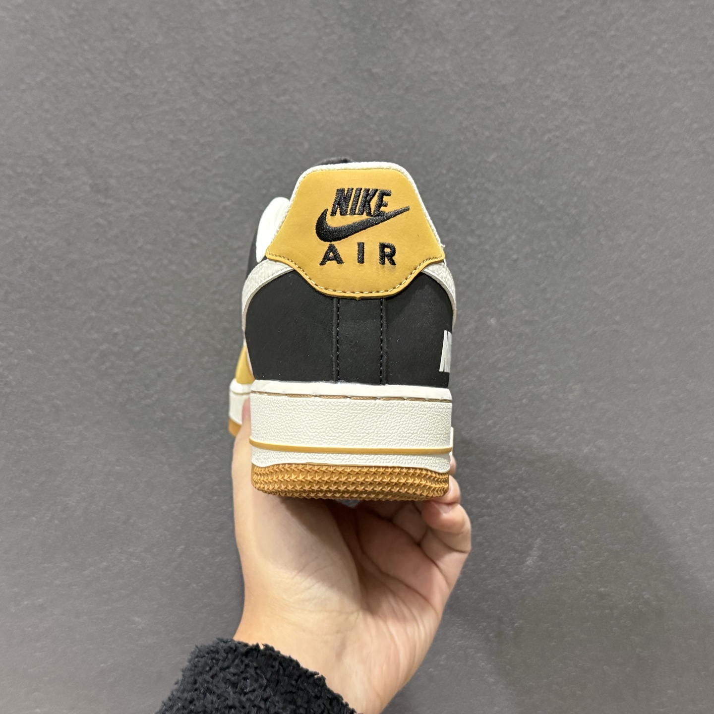 260 NIke Air Force 1 '07 Low 白麦耀黑拼接 空军一号低帮 运动鞋 IH0687-700-Chinese UA Cheap High Quatity Brand Clothes Bags handbags Sneakers wholesale wholesaler seller from China Factory suppliers Fashion Clothing Shoes best Quality Beautiful Price 260 NIke Air Force 1 '07 Low 白麦耀黑拼接 空军一号低帮 运动鞋 IH0687-700