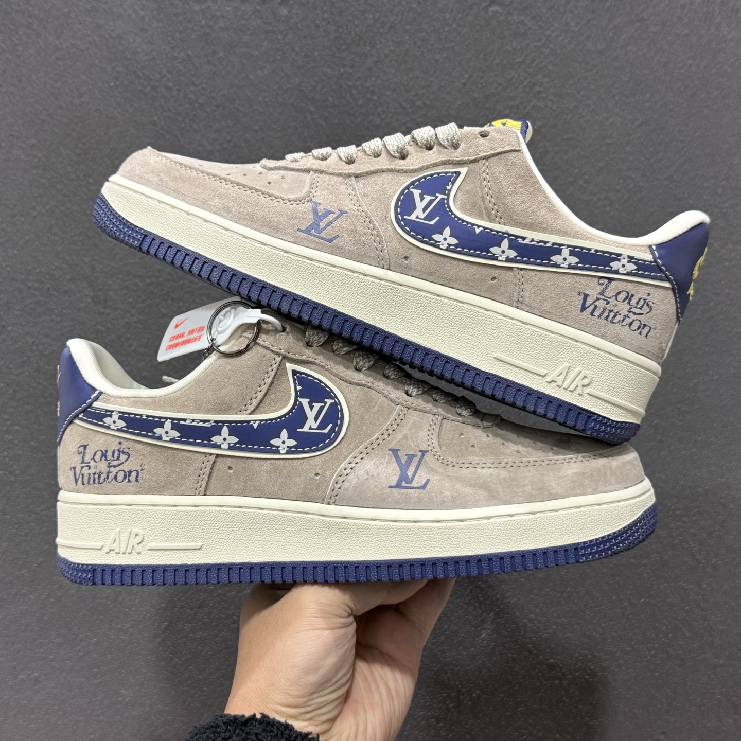 260 NIke Air Force 1 '07 Low “LV联名——灰蓝猪八革”空军一号 KL1688-004-Chinese UA Cheap High Quatity Brand Clothes Bags handbags Sneakers wholesale wholesaler seller from China Factory suppliers Fashion Clothing Shoes best Quality Beautiful Price 260 NIke Air Force 1 '07 Low “LV联名——灰蓝猪八革”空军一号 KL1688-004