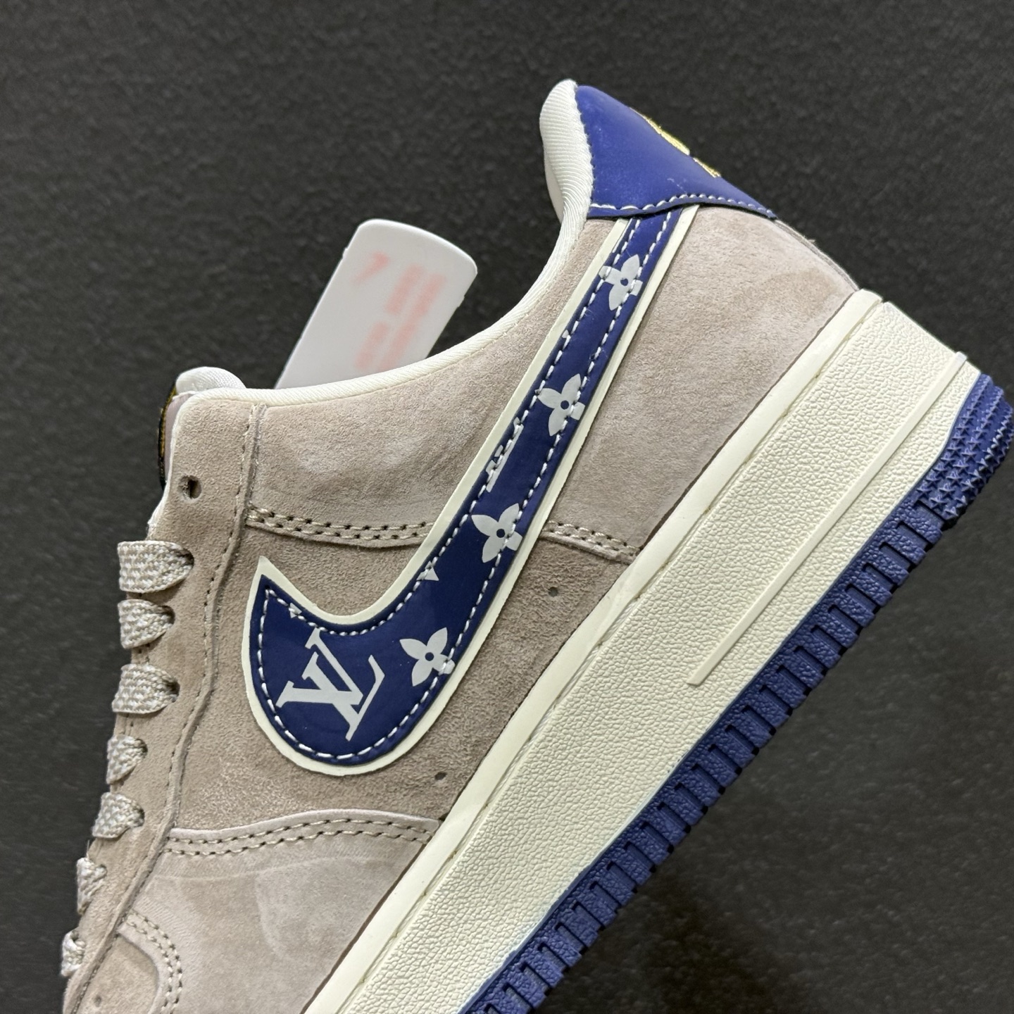 260 NIke Air Force 1 '07 Low “LV联名——灰蓝猪八革”空军一号 KL1688-004-Chinese UA Cheap High Quatity Brand Clothes Bags handbags Sneakers wholesale wholesaler seller from China Factory suppliers Fashion Clothing Shoes best Quality Beautiful Price 260 NIke Air Force 1 '07 Low “LV联名——灰蓝猪八革”空军一号 KL1688-004