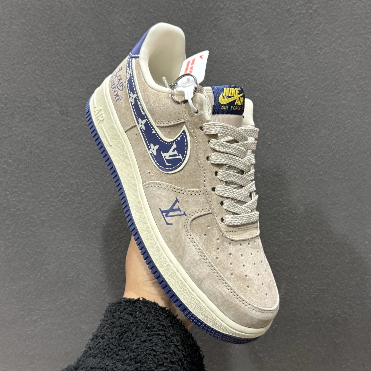 260 NIke Air Force 1 '07 Low “LV联名——灰蓝猪八革”空军一号 KL1688-004-Chinese UA Cheap High Quatity Brand Clothes Bags handbags Sneakers wholesale wholesaler seller from China Factory suppliers Fashion Clothing Shoes best Quality Beautiful Price 260 NIke Air Force 1 '07 Low “LV联名——灰蓝猪八革”空军一号 KL1688-004