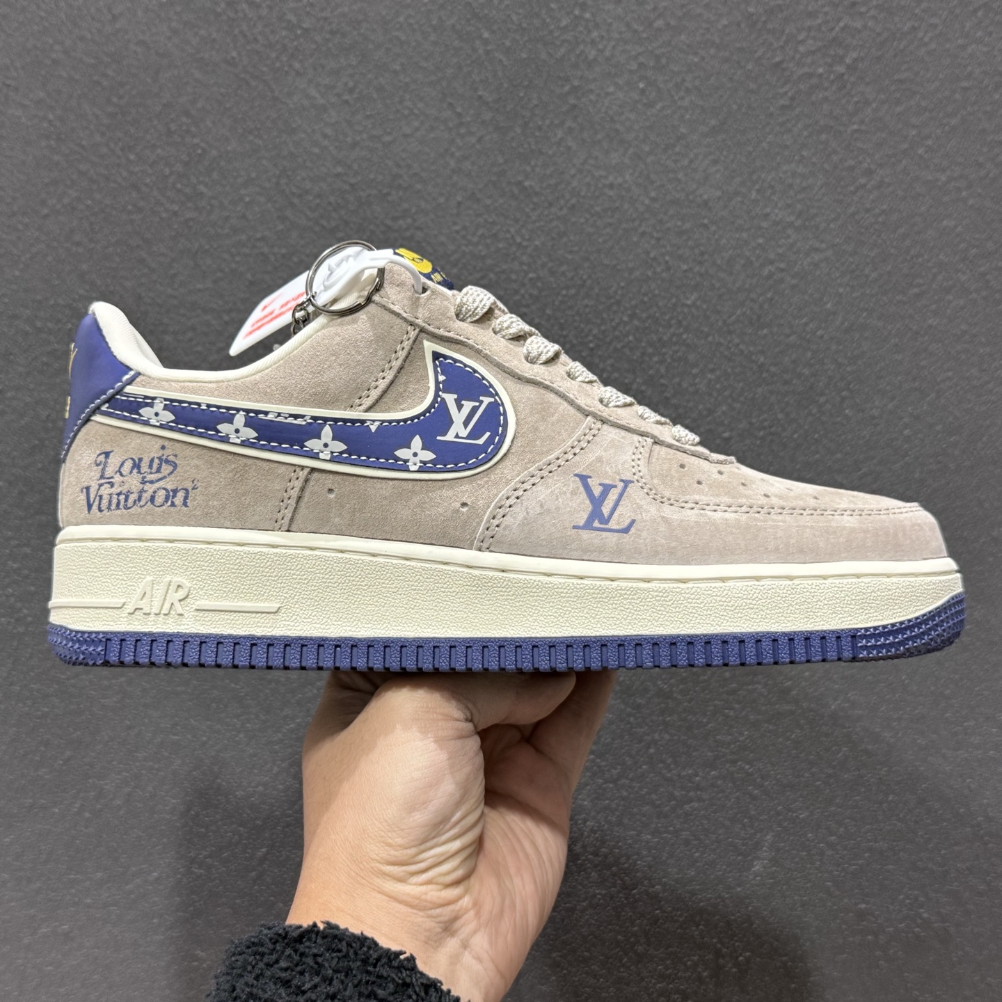 260 NIke Air Force 1 '07 Low “LV联名——灰蓝猪八革”空军一号 KL1688-004-Chinese UA Cheap High Quatity Brand Clothes Bags handbags Sneakers wholesale wholesaler seller from China Factory suppliers Fashion Clothing Shoes best Quality Beautiful Price 260 NIke Air Force 1 '07 Low “LV联名——灰蓝猪八革”空军一号 KL1688-004
