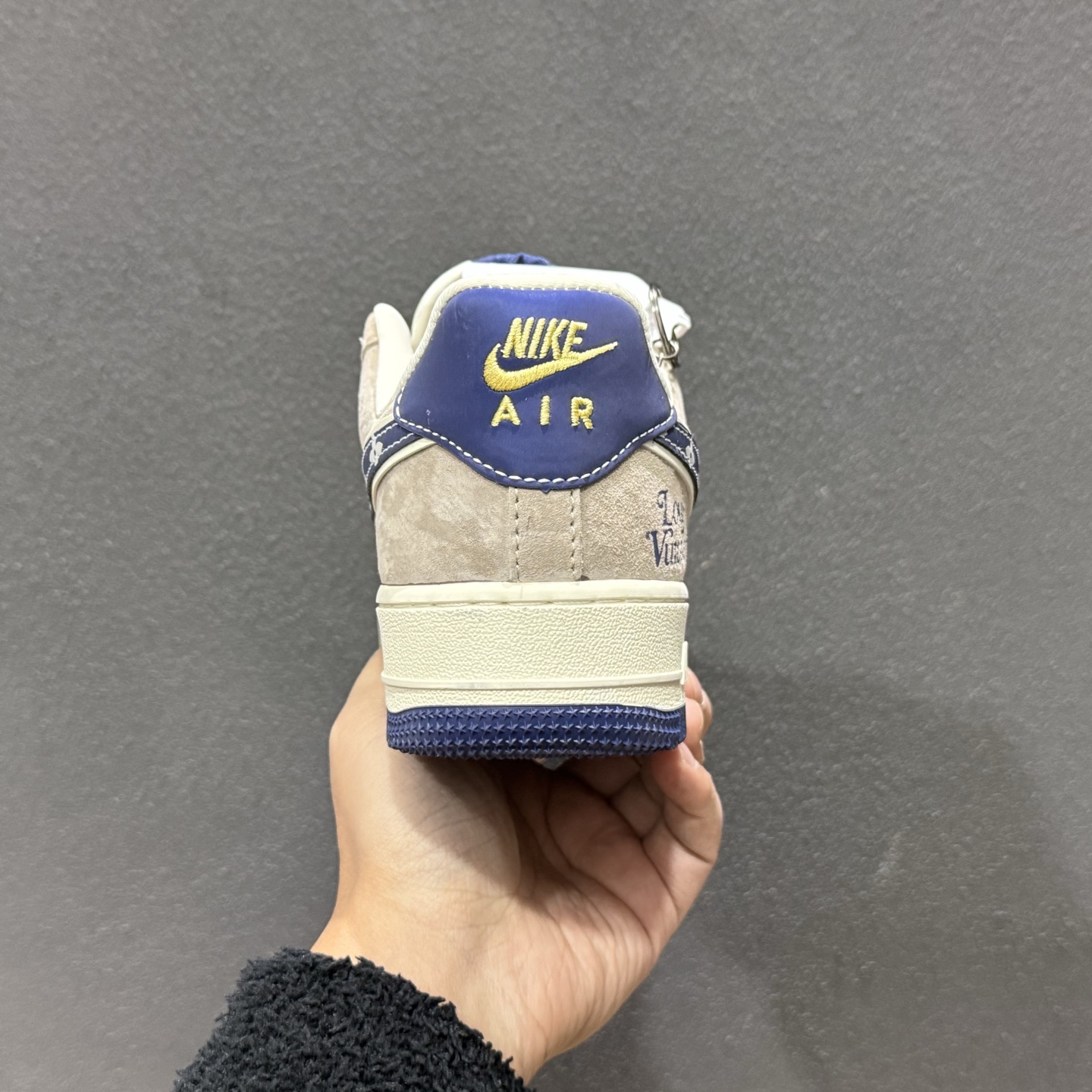260 NIke Air Force 1 '07 Low “LV联名——灰蓝猪八革”空军一号 KL1688-004-Chinese UA Cheap High Quatity Brand Clothes Bags handbags Sneakers wholesale wholesaler seller from China Factory suppliers Fashion Clothing Shoes best Quality Beautiful Price 260 NIke Air Force 1 '07 Low “LV联名——灰蓝猪八革”空军一号 KL1688-004