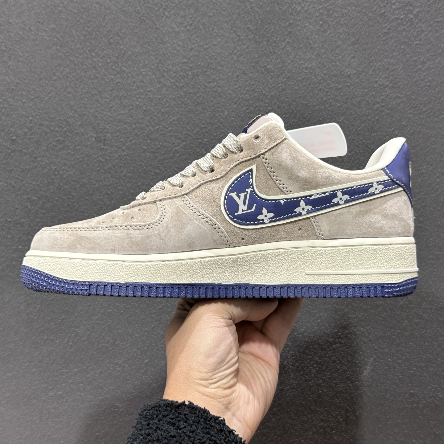 260 NIke Air Force 1 '07 Low “LV联名——灰蓝猪八革”空军一号 KL1688-004-Chinese UA Cheap High Quatity Brand Clothes Bags handbags Sneakers wholesale wholesaler seller from China Factory suppliers Fashion Clothing Shoes best Quality Beautiful Price 260 NIke Air Force 1 '07 Low “LV联名——灰蓝猪八革”空军一号 KL1688-004
