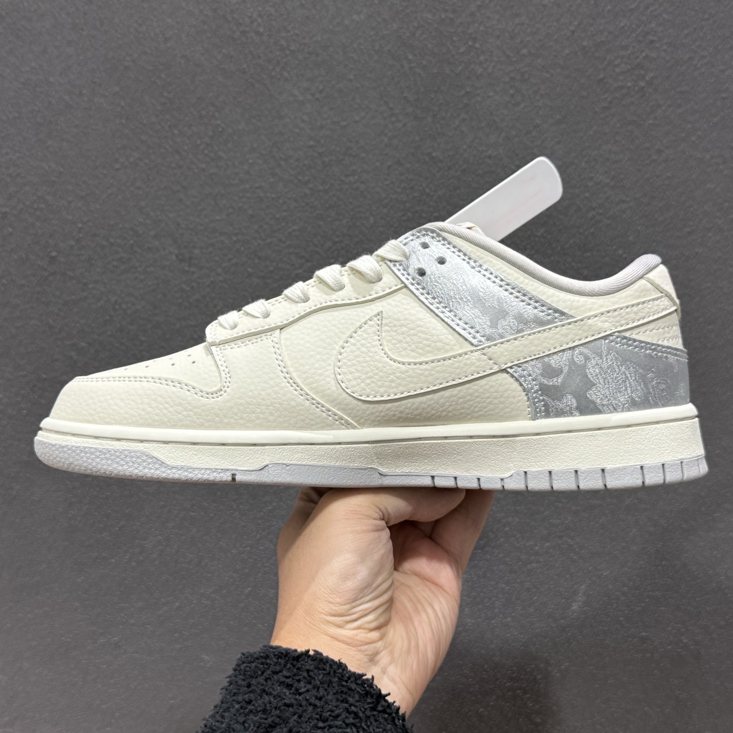 280 2026新款定制限量发售Nike SB Dunk Low“ 马年限定------白银中国风” 高端定制 低帮休闲板鞋 DS6608-022