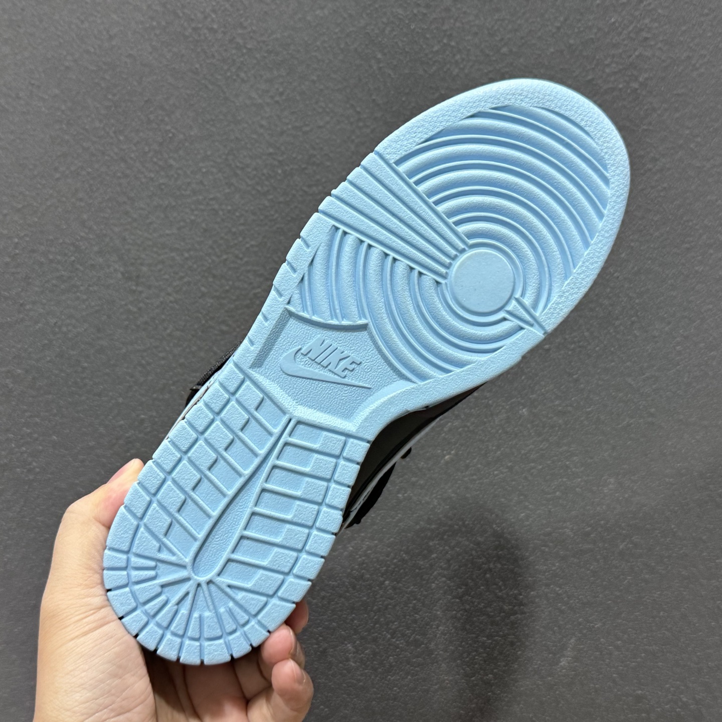 300 Nike SB Dunk Low × Stüssy 斯图西联名 堪称2026潮圈硬通货黑蓝撞色自带冷感街头范 JP2026-105-Chinese UA Cheap High Quatity Brand Clothes Bags handbags Sneakers wholesale wholesaler seller from China Factory suppliers Fashion Clothing Shoes best Quality Beautiful Price 300 Nike SB Dunk Low × Stüssy 斯图西联名 堪称2026潮圈硬通货黑蓝撞色自带冷感街头范 JP2026-105