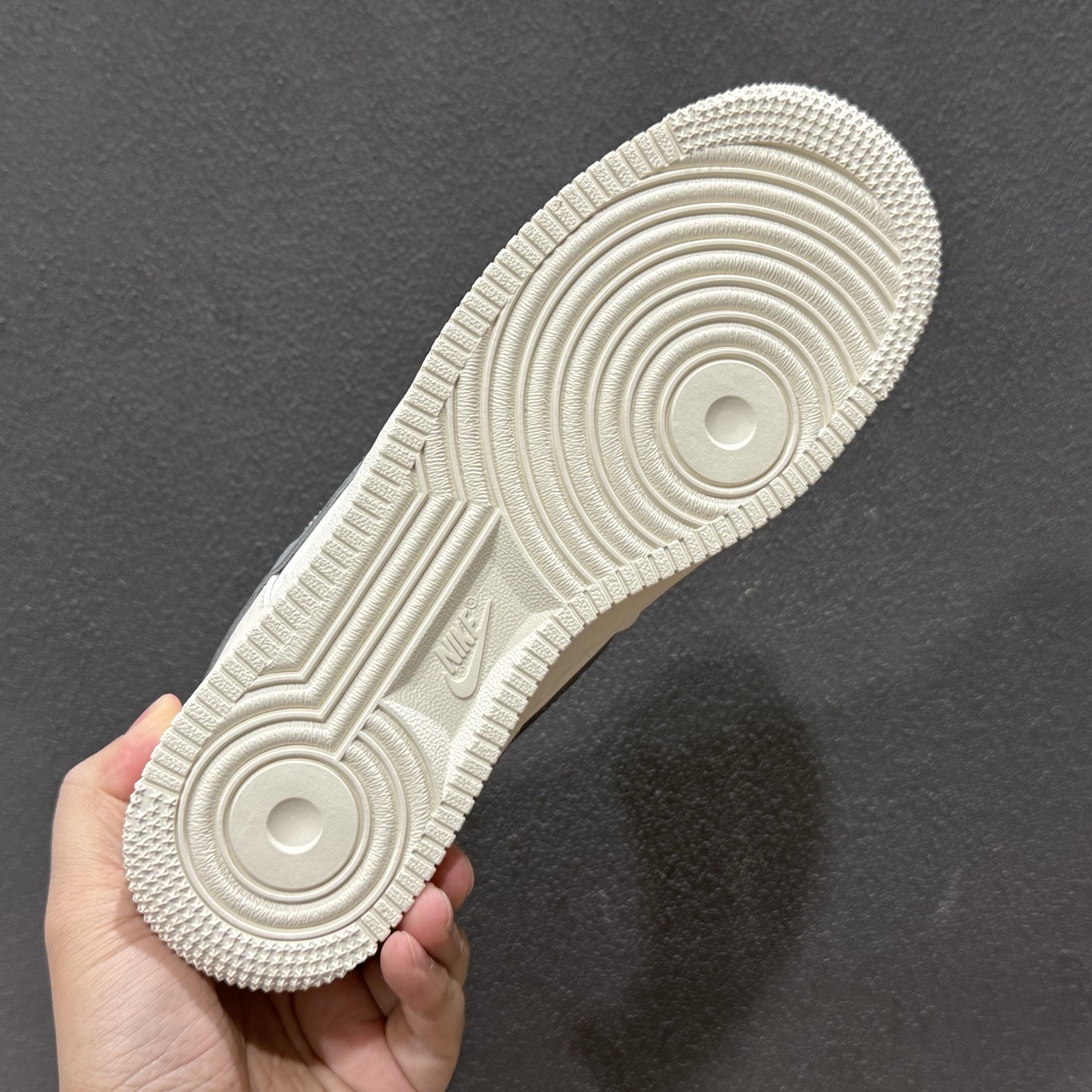 260 Nike Air Force 1 '07 Low “马年限定——午马米灰红”空军一号 高端定制 低帮 运动鞋 MZ9588-822-Chinese UA Cheap High Quatity Brand Clothes Bags handbags Sneakers wholesale wholesaler seller from China Factory suppliers Fashion Clothing Shoes best Quality Beautiful Price 260 Nike Air Force 1 '07 Low “马年限定——午马米灰红”空军一号 高端定制 低帮 运动鞋 MZ9588-822