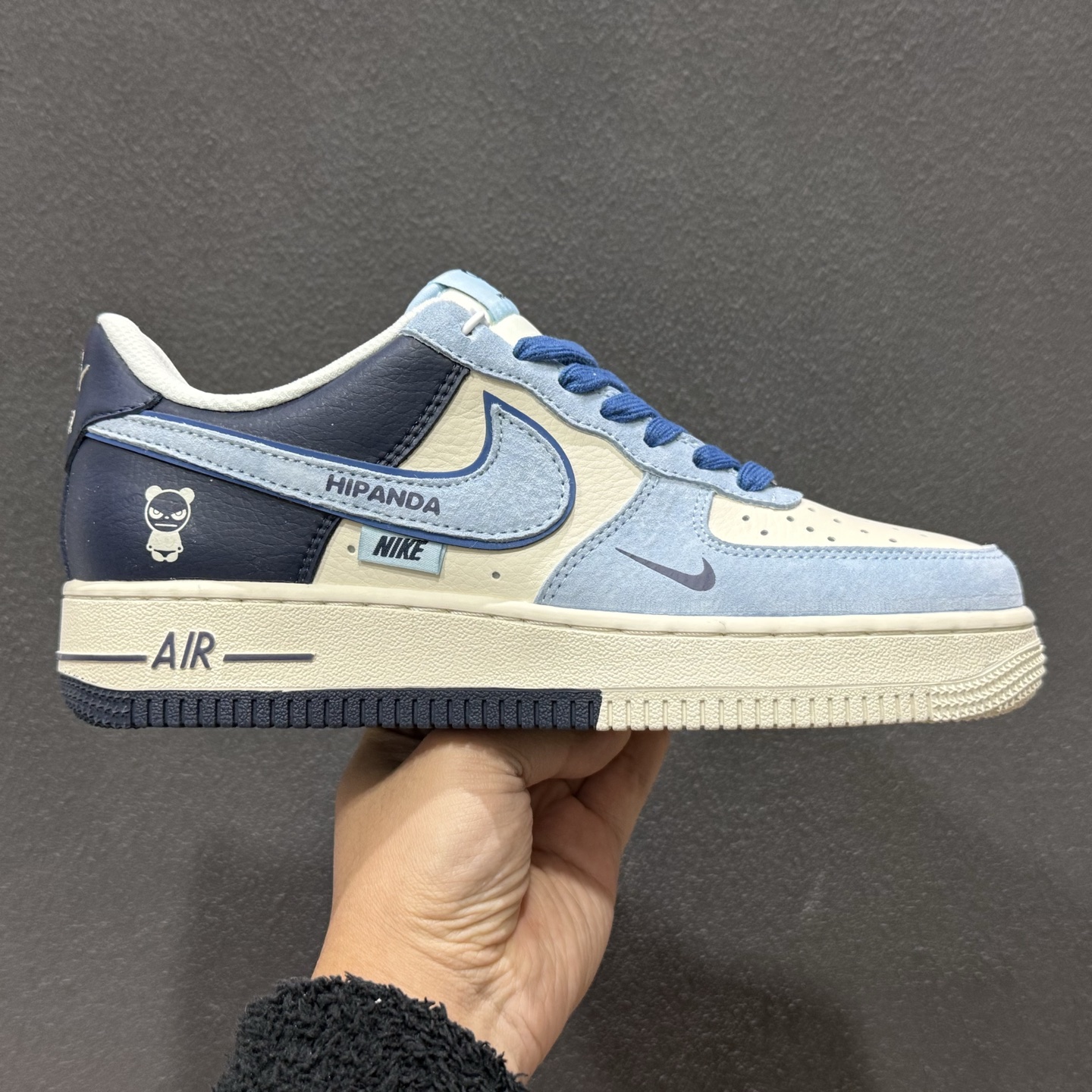 260 高端定制Nike Air Force 1 '07 Low “暴力熊联名------北卡蓝双钩” 高端定制 低帮休闲板鞋 XD9314-616-Chinese UA Cheap High Quatity Brand Clothes Bags handbags Sneakers wholesale wholesaler seller from China Factory suppliers Fashion Clothing Shoes best Quality Beautiful Price 260 高端定制Nike Air Force 1 '07 Low “暴力熊联名------北卡蓝双钩” 高端定制 低帮休闲板鞋 XD9314-616