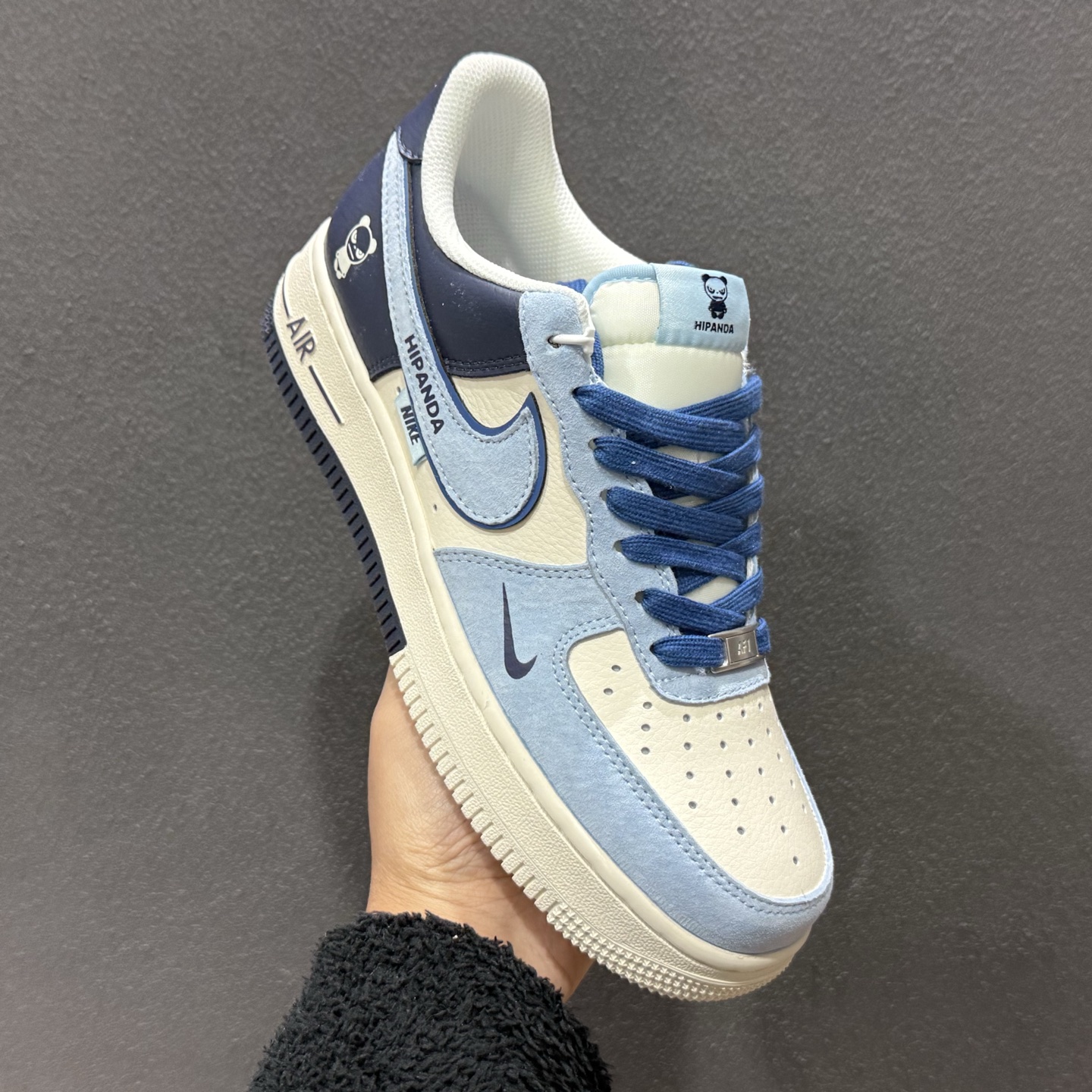 260 高端定制Nike Air Force 1 '07 Low “暴力熊联名------北卡蓝双钩” 高端定制 低帮休闲板鞋 XD9314-616-Chinese UA Cheap High Quatity Brand Clothes Bags handbags Sneakers wholesale wholesaler seller from China Factory suppliers Fashion Clothing Shoes best Quality Beautiful Price 260 高端定制Nike Air Force 1 '07 Low “暴力熊联名------北卡蓝双钩” 高端定制 低帮休闲板鞋 XD9314-616
