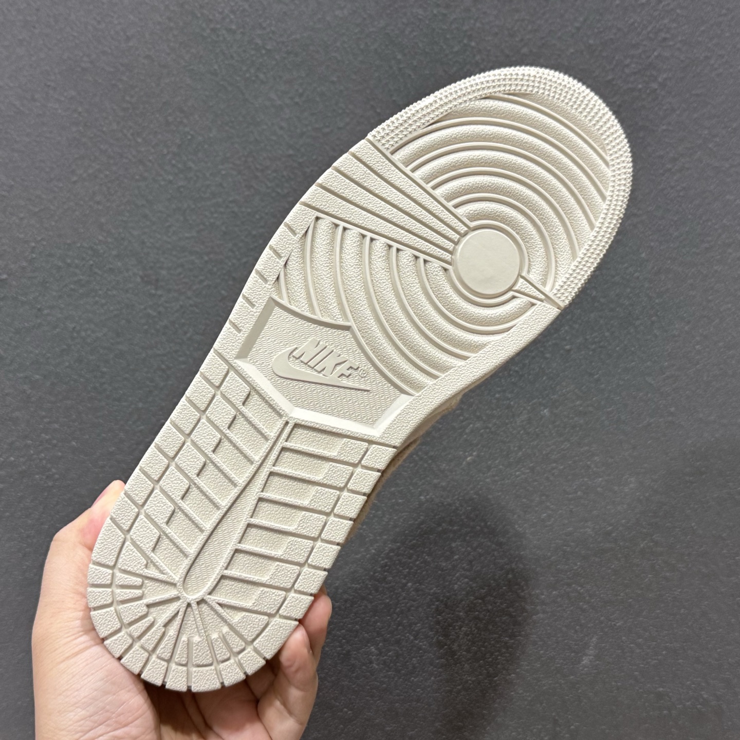 240 原装裸鞋级 市面最高工艺产物 Air Jordan 1 Low白棕 纯原系列 HV4268-120-Chinese UA Cheap High Quatity Brand Clothes Bags handbags Sneakers wholesale wholesaler seller from China Factory suppliers Fashion Clothing Shoes best Quality Beautiful Price 240 原装裸鞋级 市面最高工艺产物 Air Jordan 1 Low白棕 纯原系列 HV4268-120