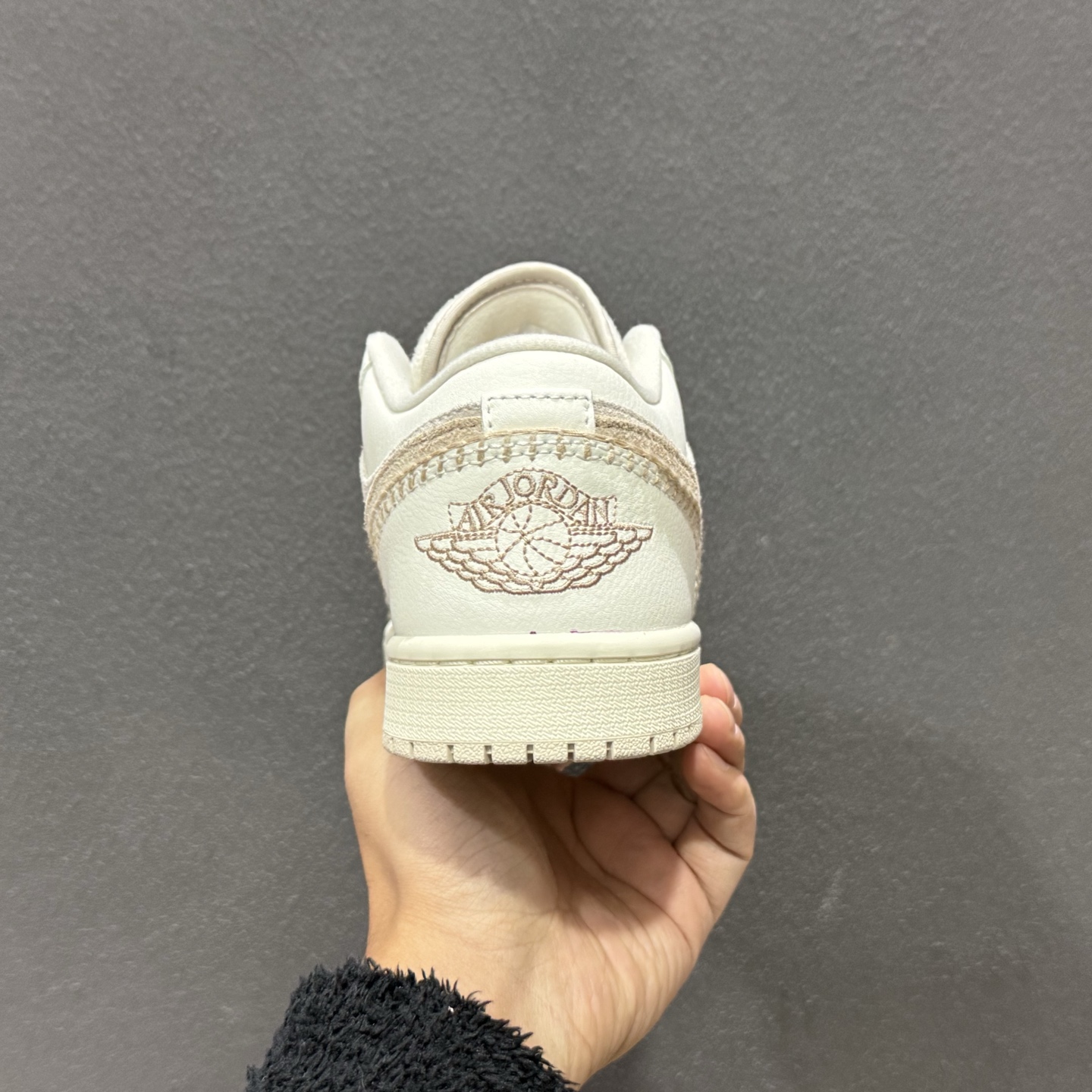 240 原装裸鞋级 市面最高工艺产物 Air Jordan 1 Low白棕 纯原系列 HV4268-120-Chinese UA Cheap High Quatity Brand Clothes Bags handbags Sneakers wholesale wholesaler seller from China Factory suppliers Fashion Clothing Shoes best Quality Beautiful Price 240 原装裸鞋级 市面最高工艺产物 Air Jordan 1 Low白棕 纯原系列 HV4268-120