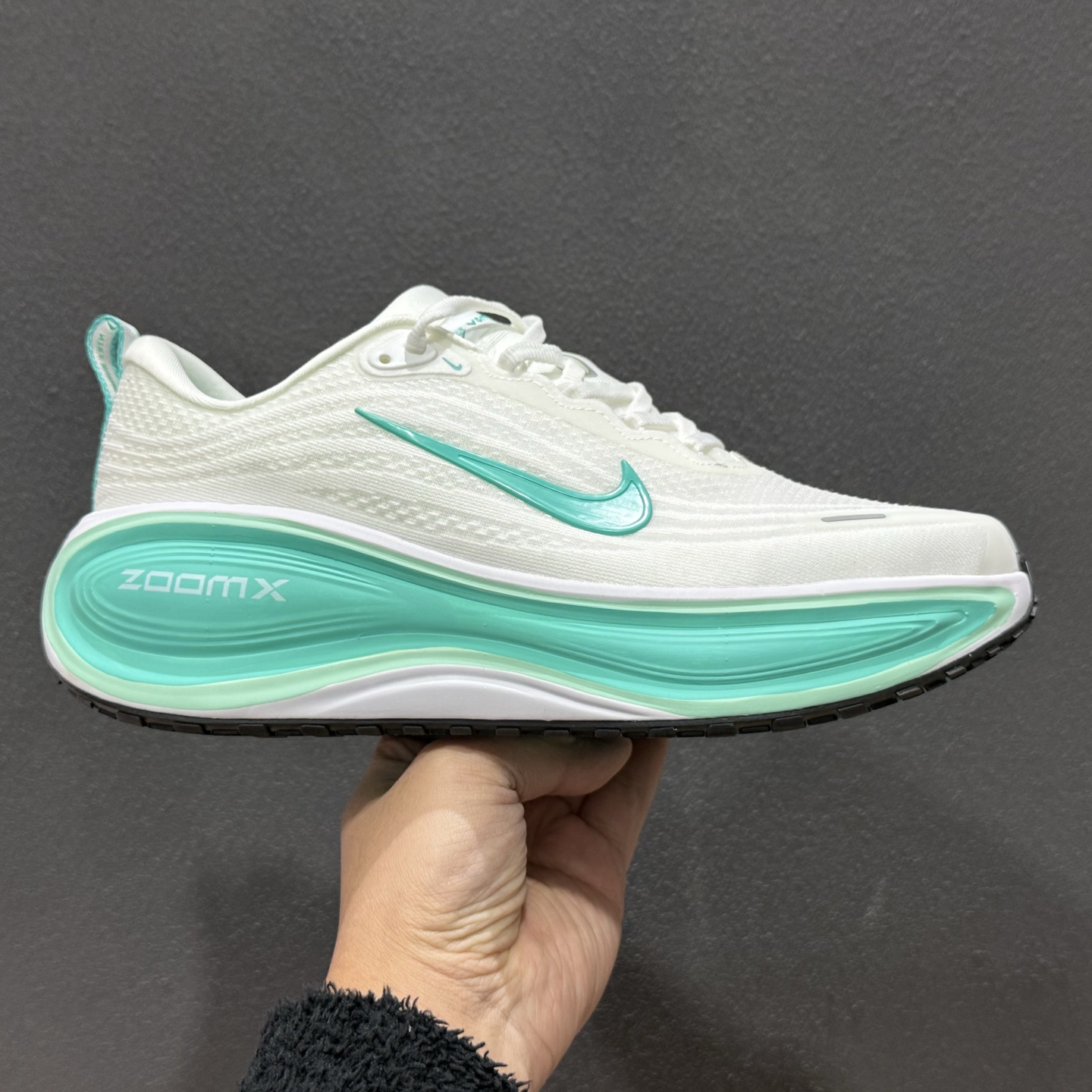 200 纯原版 NK Vomero Plus 网面透气跑步鞋 HV8150-100-Chinese UA Cheap High Quatity Brand Clothes Bags handbags Sneakers wholesale wholesaler seller from China Factory suppliers Fashion Clothing Shoes best Quality Beautiful Price 200 纯原版 NK Vomero Plus 网面透气跑步鞋 HV8150-100