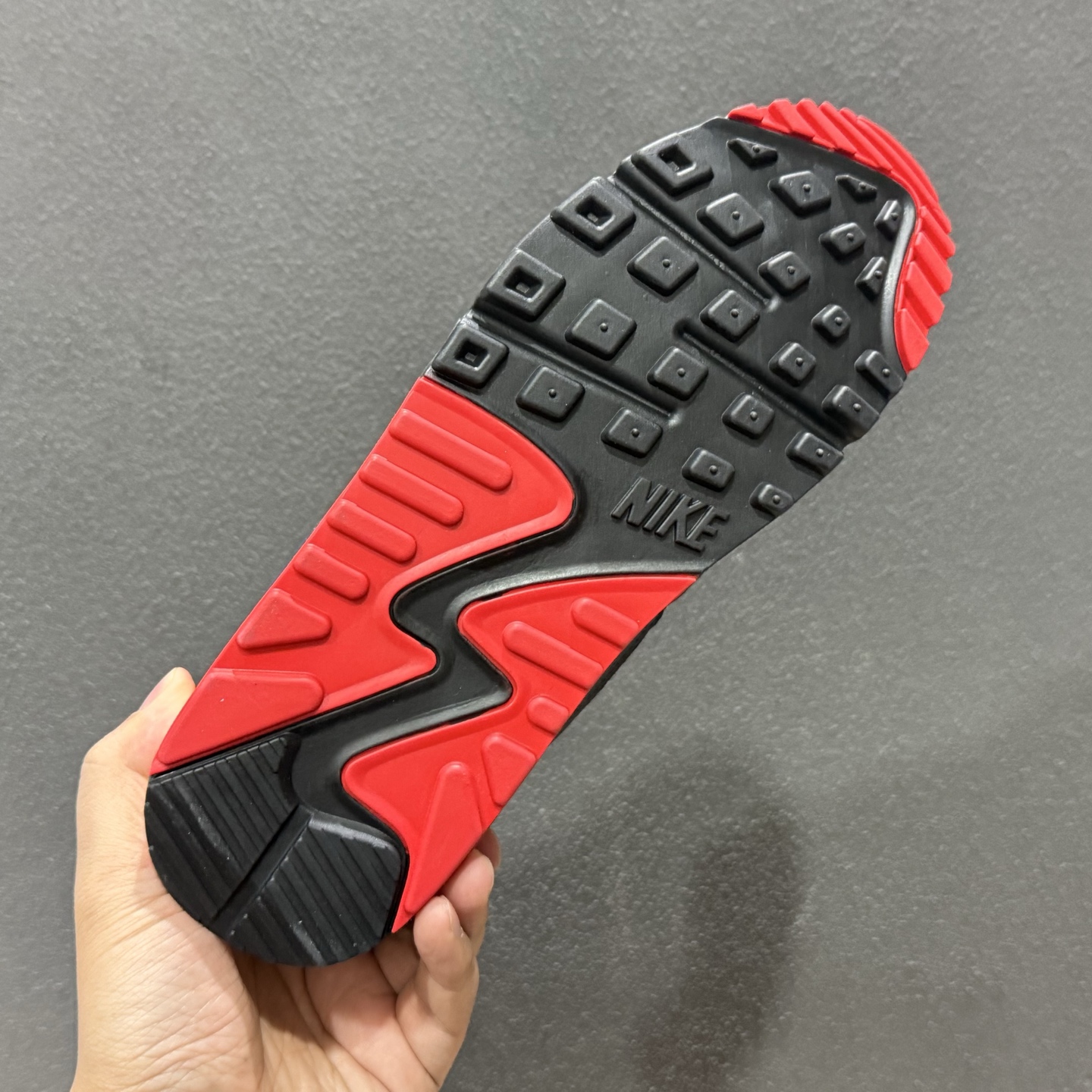 240 Nike Air 90 低帮气垫跑鞋 max90 灰蓝红 DM0029-005-Chinese UA Cheap High Quatity Brand Clothes Bags handbags Sneakers wholesale wholesaler seller from China Factory suppliers Fashion Clothing Shoes best Quality Beautiful Price 240 Nike Air 90 低帮气垫跑鞋 max90 灰蓝红 DM0029-005