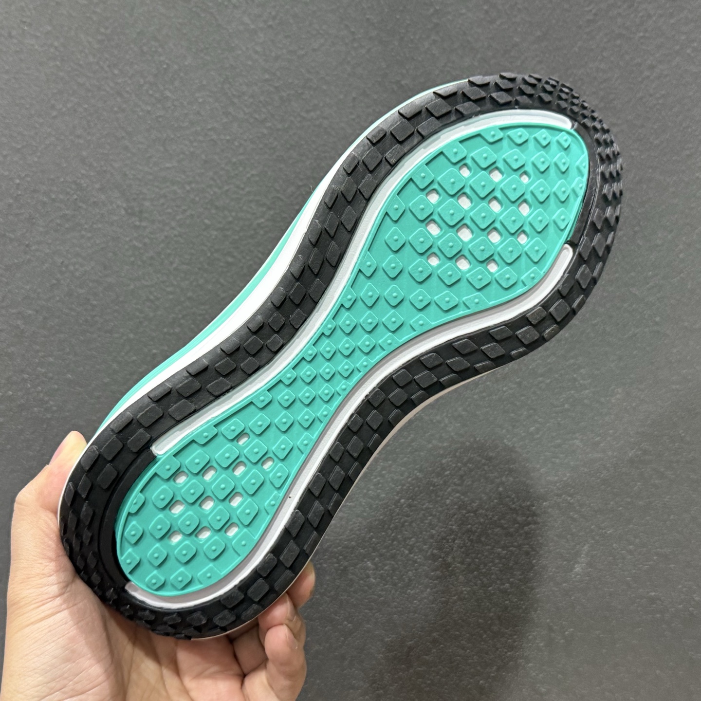 200 纯原版 NK Vomero Plus 网面透气跑步鞋 HV8150-100-Chinese UA Cheap High Quatity Brand Clothes Bags handbags Sneakers wholesale wholesaler seller from China Factory suppliers Fashion Clothing Shoes best Quality Beautiful Price 200 纯原版 NK Vomero Plus 网面透气跑步鞋 HV8150-100