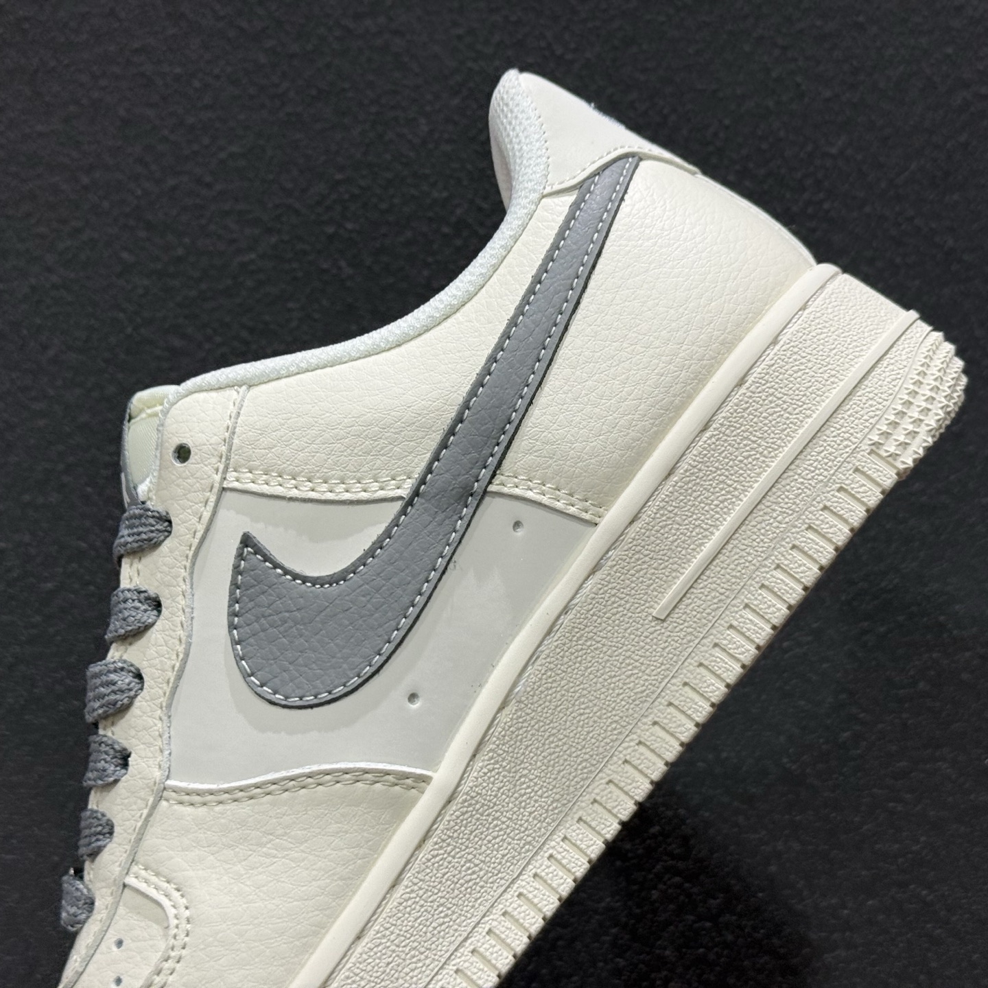 260 Nike Air Force 1 '07 Low “马年限定——午马米灰红”空军一号 高端定制 低帮 运动鞋 MZ9588-822-Chinese UA Cheap High Quatity Brand Clothes Bags handbags Sneakers wholesale wholesaler seller from China Factory suppliers Fashion Clothing Shoes best Quality Beautiful Price 260 Nike Air Force 1 '07 Low “马年限定——午马米灰红”空军一号 高端定制 低帮 运动鞋 MZ9588-822