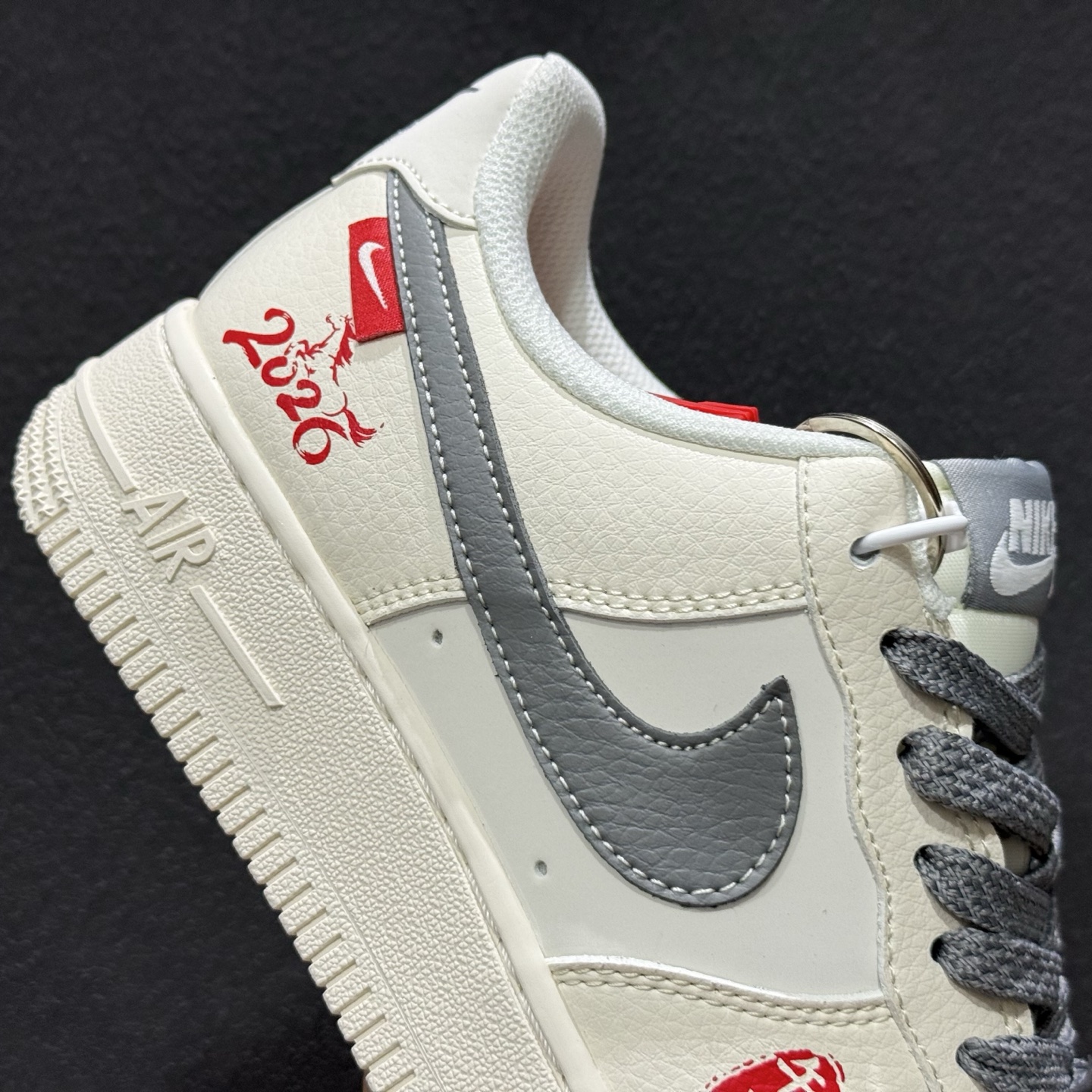 260 Nike Air Force 1 '07 Low “马年限定——午马米灰红”空军一号 高端定制 低帮 运动鞋 MZ9588-822-Chinese UA Cheap High Quatity Brand Clothes Bags handbags Sneakers wholesale wholesaler seller from China Factory suppliers Fashion Clothing Shoes best Quality Beautiful Price 260 Nike Air Force 1 '07 Low “马年限定——午马米灰红”空军一号 高端定制 低帮 运动鞋 MZ9588-822