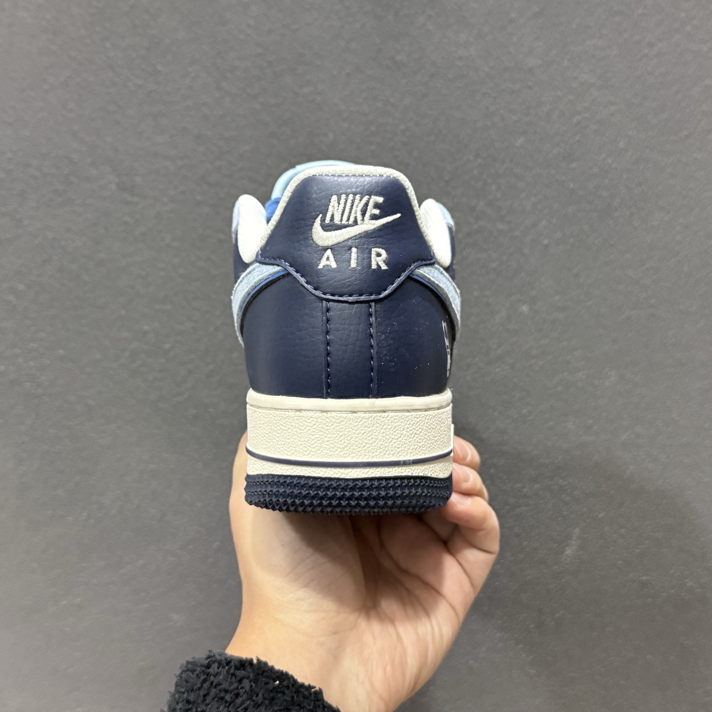 260 高端定制Nike Air Force 1 '07 Low “暴力熊联名------北卡蓝双钩” 高端定制 低帮休闲板鞋 XD9314-616-Chinese UA Cheap High Quatity Brand Clothes Bags handbags Sneakers wholesale wholesaler seller from China Factory suppliers Fashion Clothing Shoes best Quality Beautiful Price 260 高端定制Nike Air Force 1 '07 Low “暴力熊联名------北卡蓝双钩” 高端定制 低帮休闲板鞋 XD9314-616