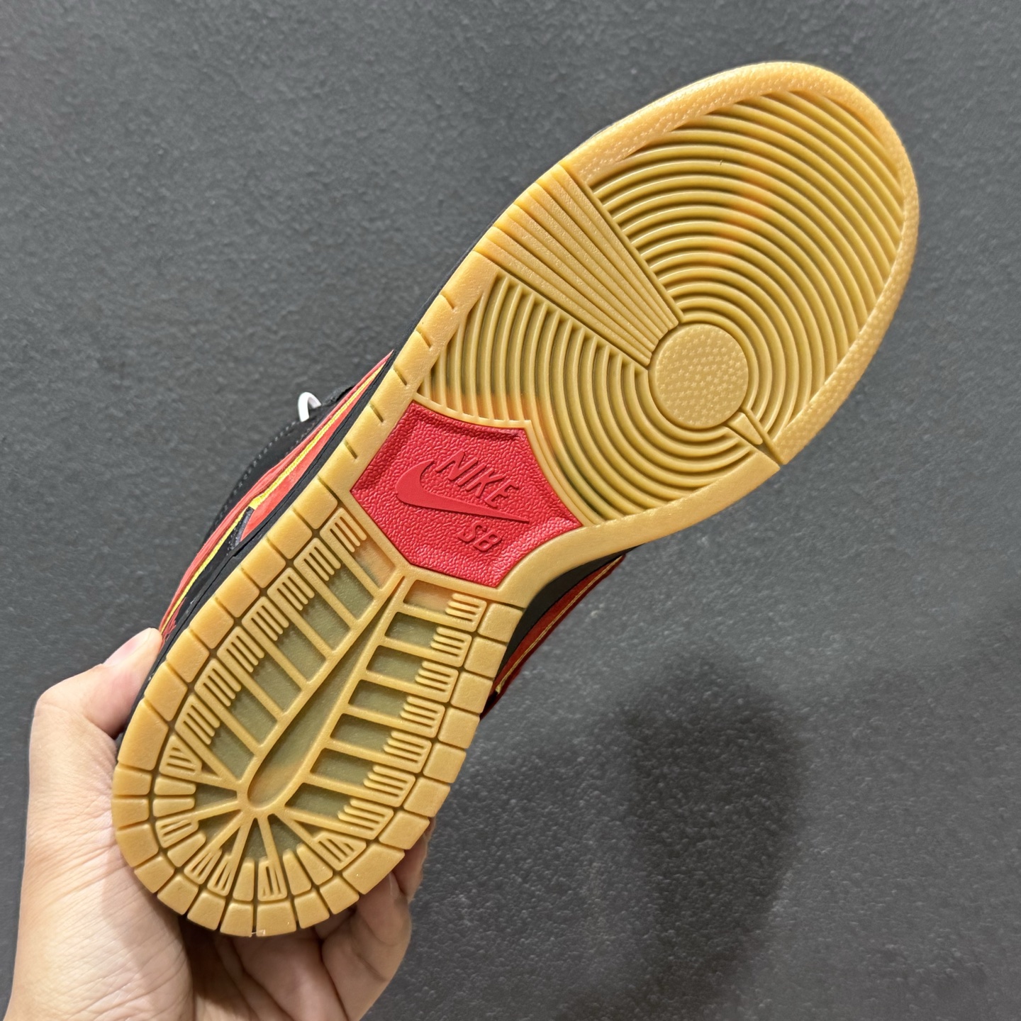 200 Nike Dunk SB 恶灵骑士 黑红 此款以简约大方的造型设计 FZ1287-300-Chinese UA Cheap High Quatity Brand Clothes Bags handbags Sneakers wholesale wholesaler seller from China Factory suppliers Fashion Clothing Shoes best Quality Beautiful Price 200 Nike Dunk SB 恶灵骑士 黑红 此款以简约大方的造型设计 FZ1287-300