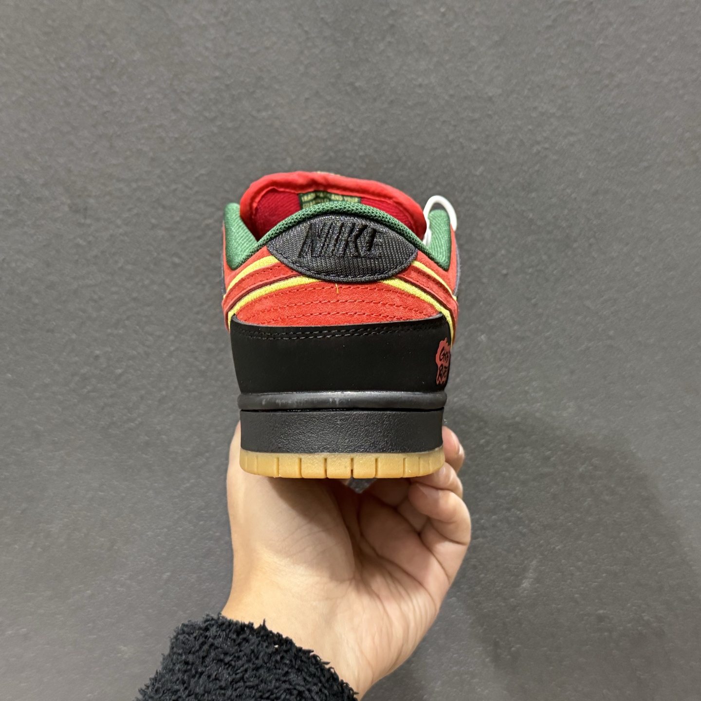 200 Nike Dunk SB 恶灵骑士 黑红 此款以简约大方的造型设计 FZ1287-300-Chinese UA Cheap High Quatity Brand Clothes Bags handbags Sneakers wholesale wholesaler seller from China Factory suppliers Fashion Clothing Shoes best Quality Beautiful Price 200 Nike Dunk SB 恶灵骑士 黑红 此款以简约大方的造型设计 FZ1287-300