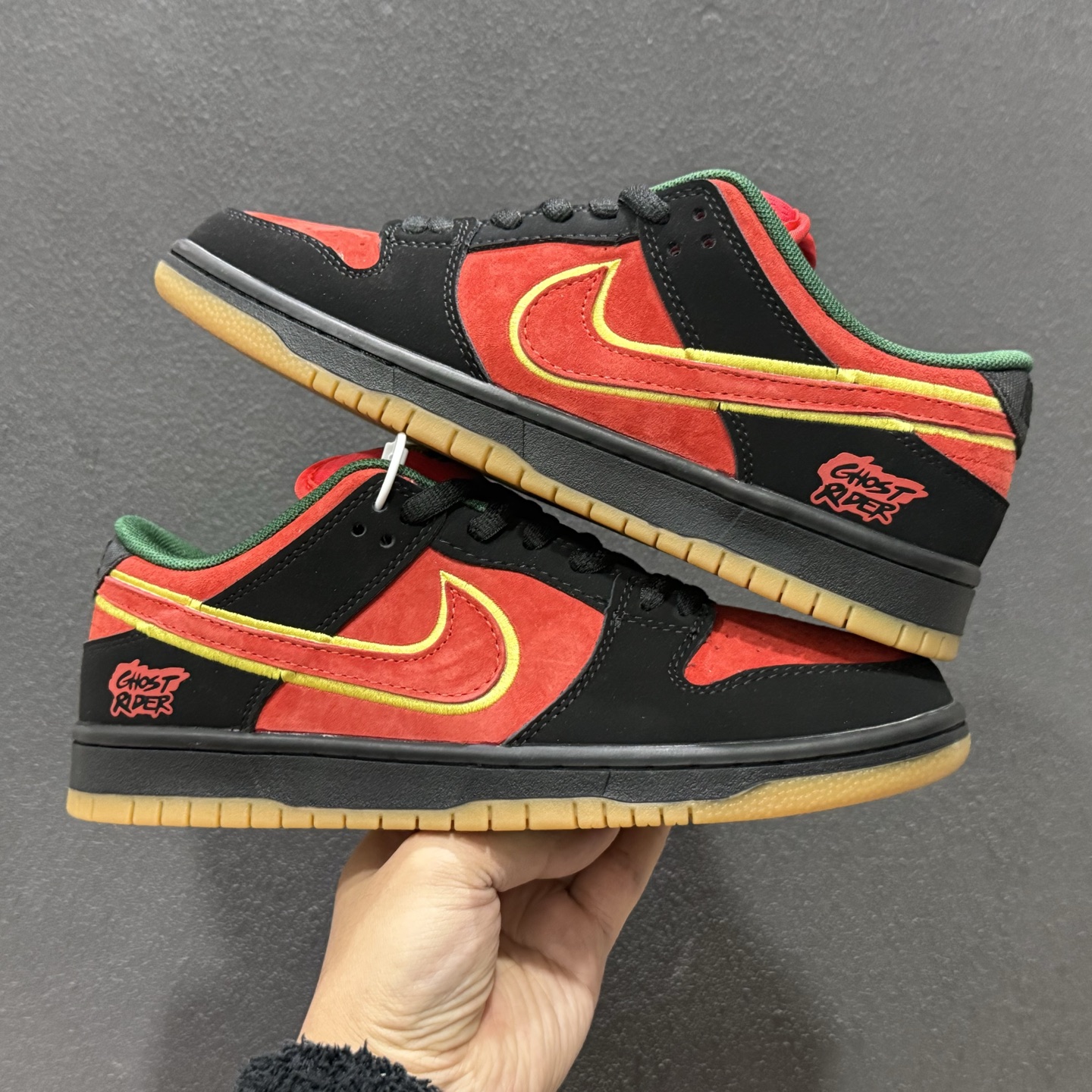 200 Nike Dunk SB 恶灵骑士 黑红 此款以简约大方的造型设计 FZ1287-300-Chinese UA Cheap High Quatity Brand Clothes Bags handbags Sneakers wholesale wholesaler seller from China Factory suppliers Fashion Clothing Shoes best Quality Beautiful Price 200 Nike Dunk SB 恶灵骑士 黑红 此款以简约大方的造型设计 FZ1287-300