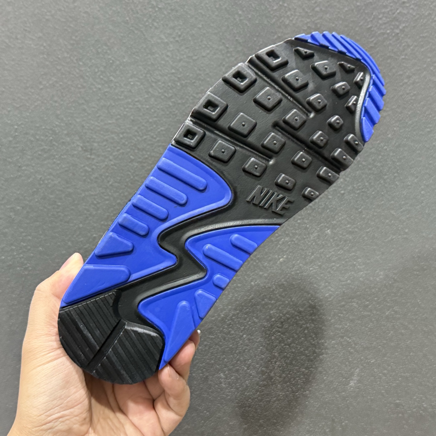 240 Nike Air 90 低帮气垫跑鞋 max90 灰蓝红 DM0029-112-Chinese UA Cheap High Quatity Brand Clothes Bags handbags Sneakers wholesale wholesaler seller from China Factory suppliers Fashion Clothing Shoes best Quality Beautiful Price 240 Nike Air 90 低帮气垫跑鞋 max90 灰蓝红 DM0029-112