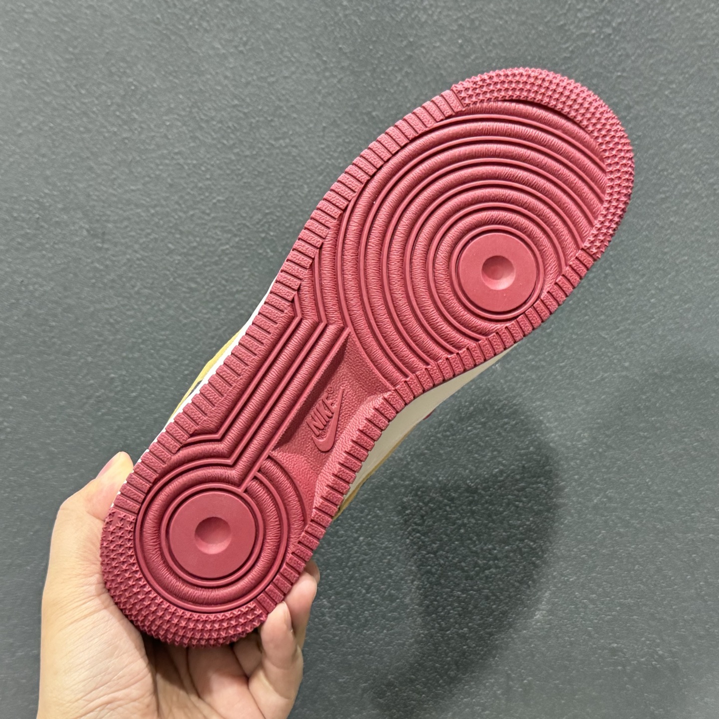 260 2026马年限定款Nike Air Force 1 炸街来袭红黑金撞色搭配鎏金Swoosh JP2026-139-Chinese UA Cheap High Quatity Brand Clothes Bags handbags Sneakers wholesale wholesaler seller from China Factory suppliers Fashion Clothing Shoes best Quality Beautiful Price 260 2026马年限定款Nike Air Force 1 炸街来袭红黑金撞色搭配鎏金Swoosh JP2026-139
