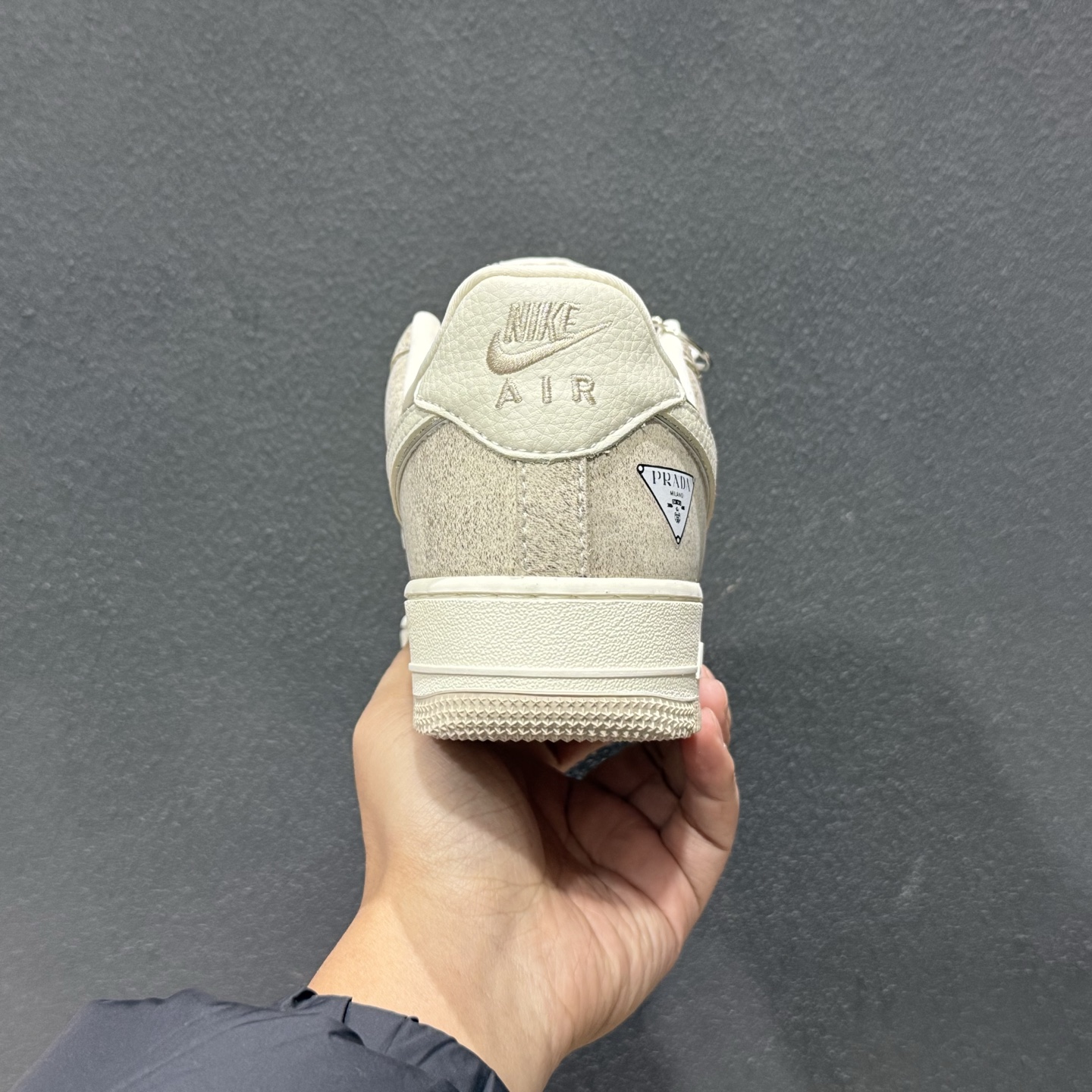 260 Nike Air Force 1 Low x PRADA 联名款｜奶油灰调的奢雅新风尚 XL1979-129