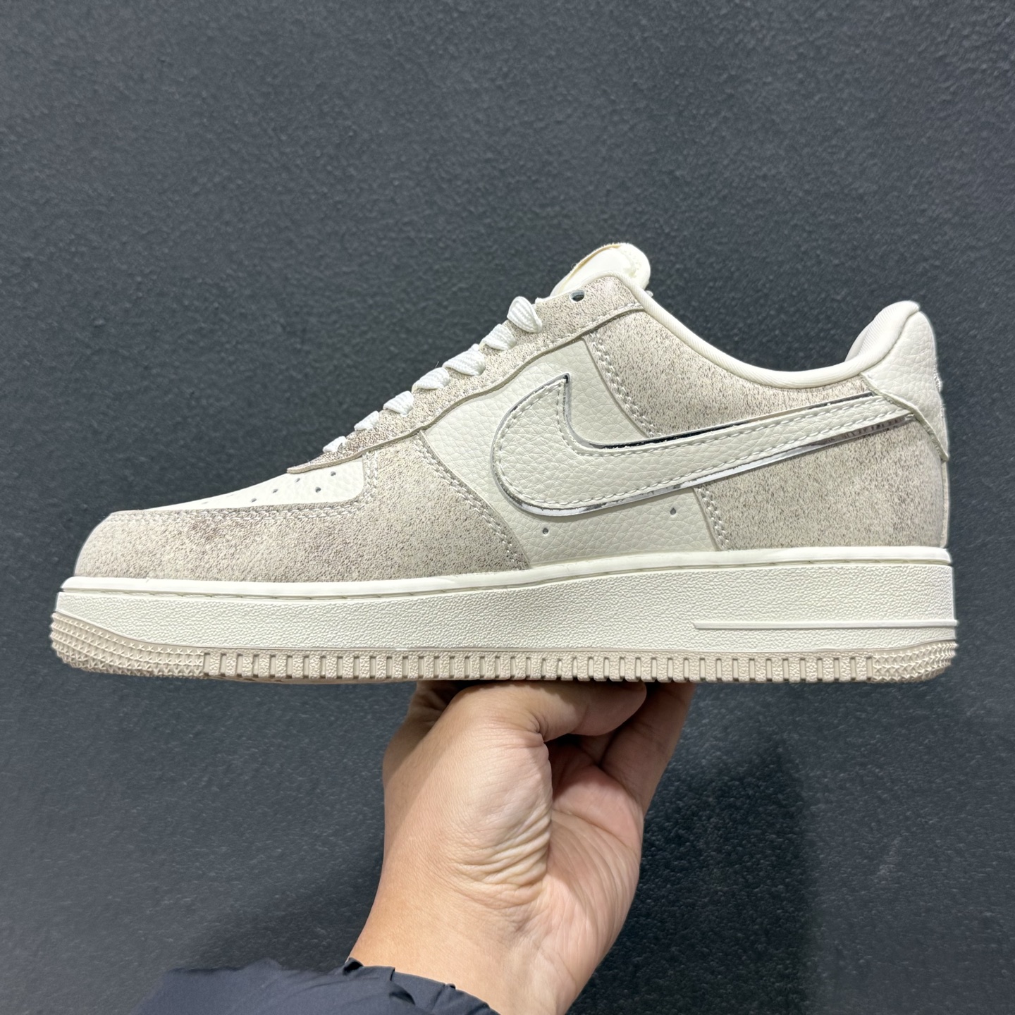 260 Nike Air Force 1 Low x PRADA 联名款｜奶油灰调的奢雅新风尚 XL1979-129