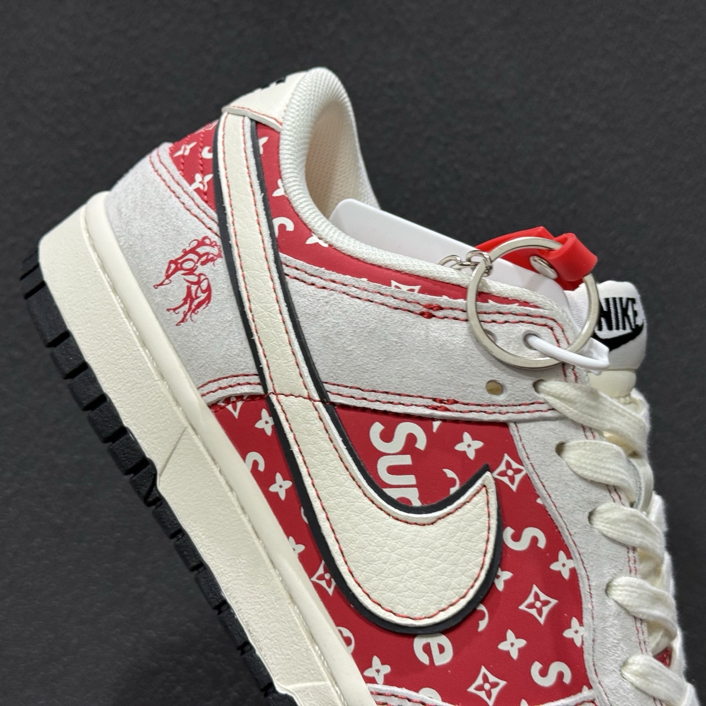280 红纹老花炸街王！Nike SB Dunk Low 马年限定款重磅来袭 JP2026-107