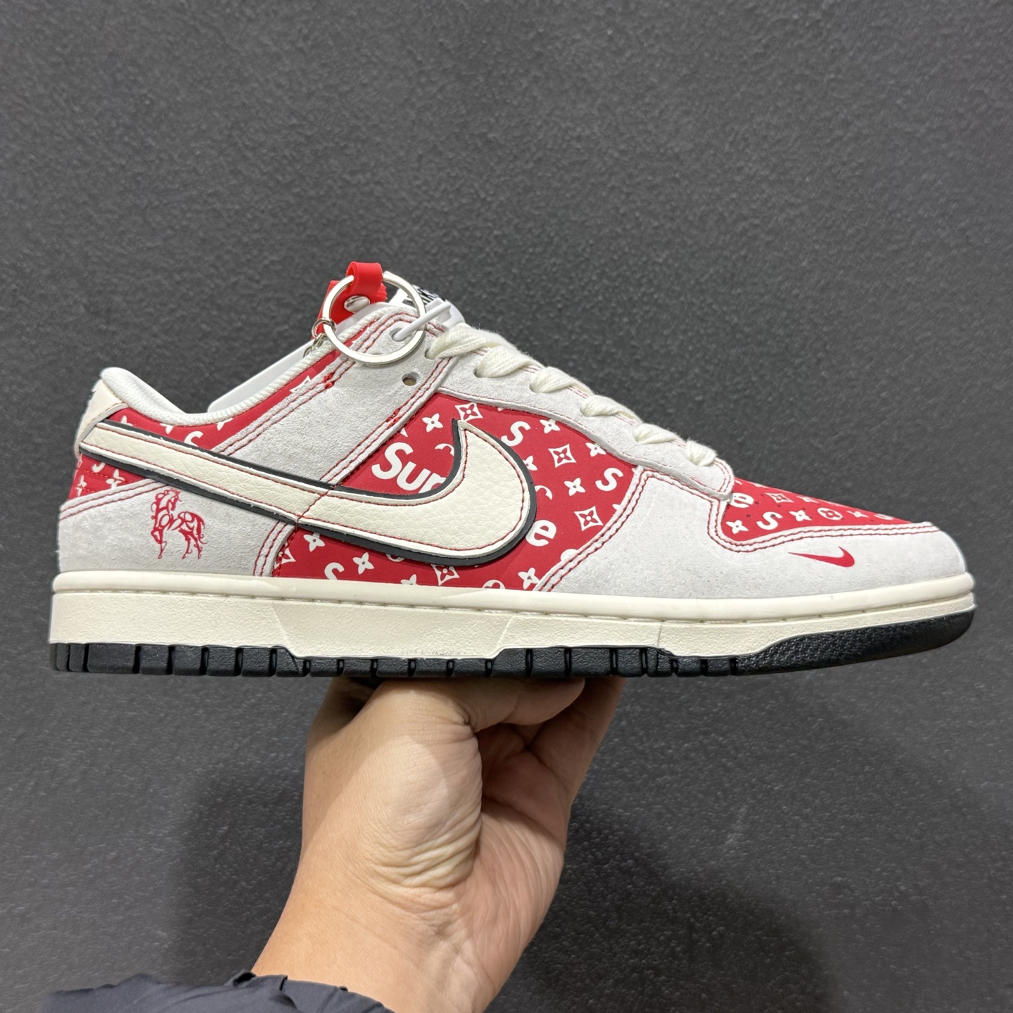 280 红纹老花炸街王！Nike SB Dunk Low 马年限定款重磅来袭 JP2026-107