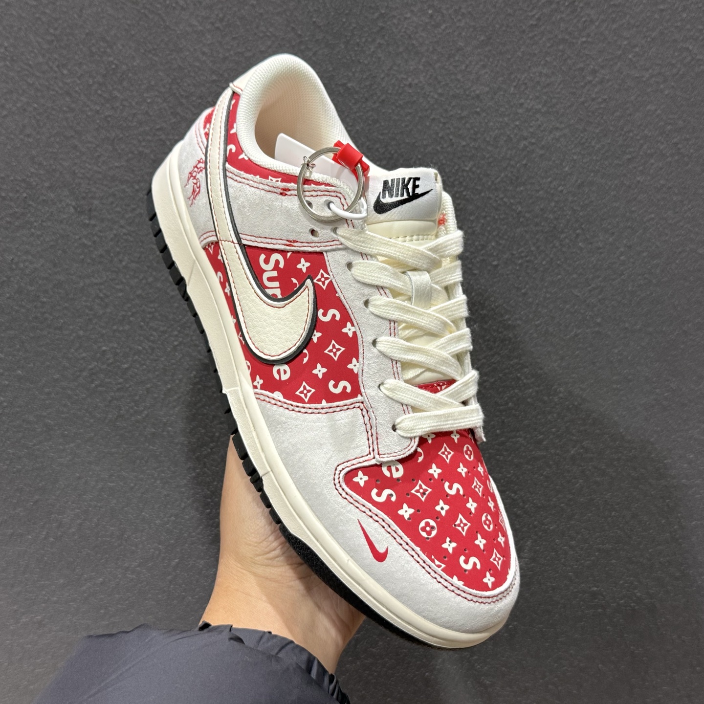 280 红纹老花炸街王！Nike SB Dunk Low 马年限定款重磅来袭 JP2026-107