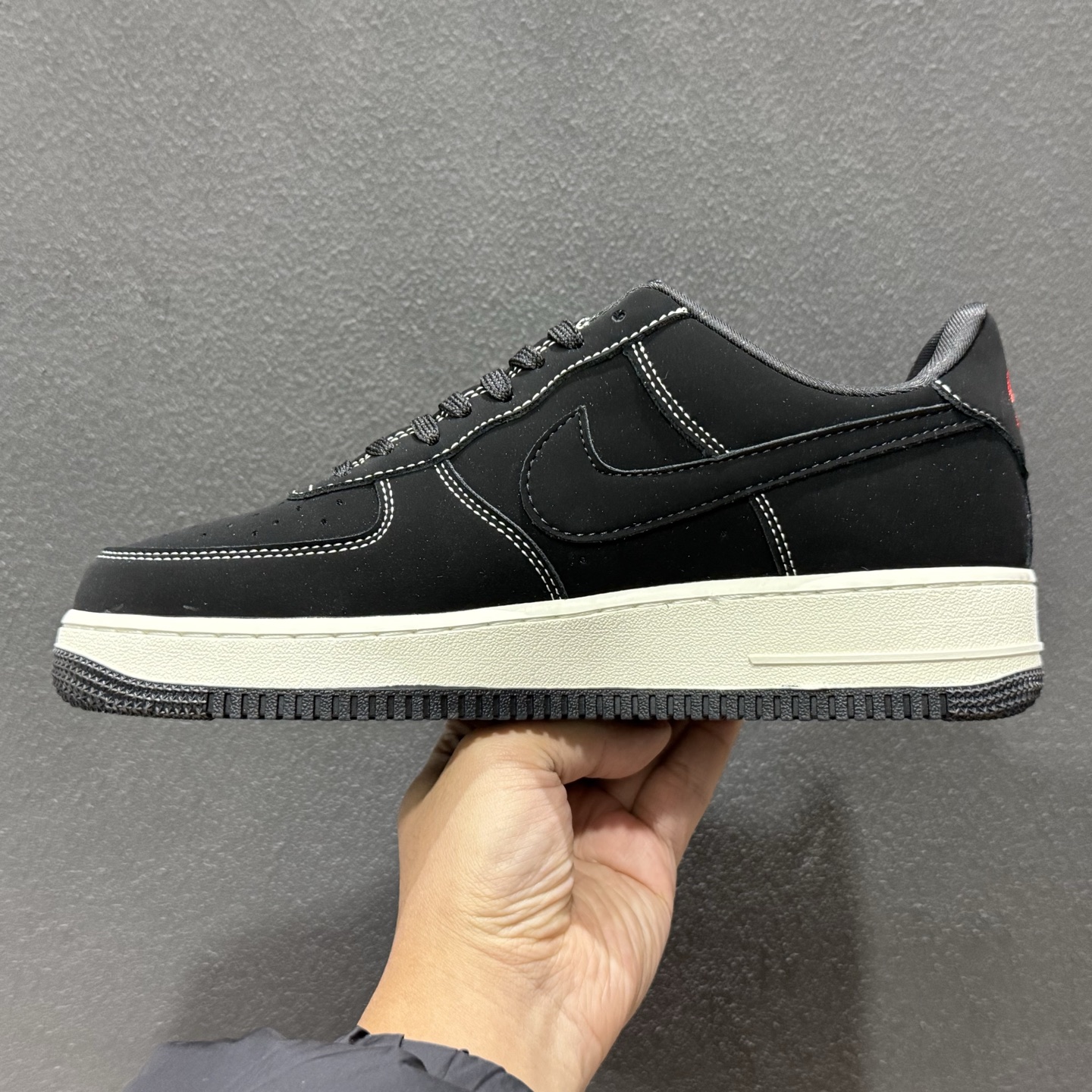 260 Nike Air Force 1 '07 Low “川久保玲联名——磨砂黑红爱心”空军一号 高端定制 低帮 运动鞋 LD1999-007-Chinese UA Cheap High Quatity Brand Clothes Bags handbags Sneakers wholesale wholesaler seller from China Factory suppliers Fashion Clothing Shoes best Quality Beautiful Price 260 Nike Air Force 1 '07 Low “川久保玲联名——磨砂黑红爱心”空军一号 高端定制 低帮 运动鞋 LD1999-007