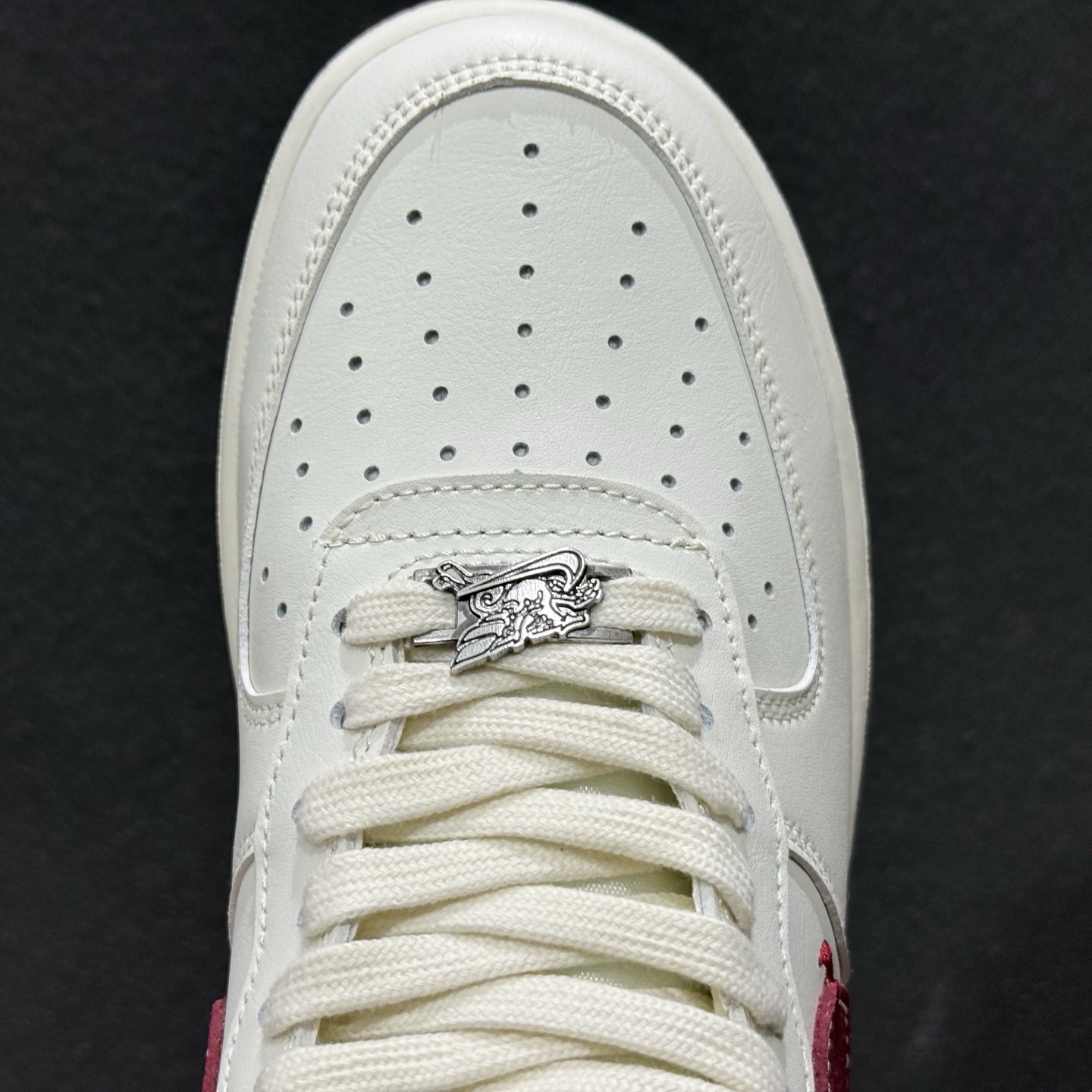 260 Nike Air Force 1 马年限定款美到犯规白红主调搭配祥云暗纹 DD1982-348-Chinese UA Cheap High Quatity Brand Clothes Bags handbags Sneakers wholesale wholesaler seller from China Factory suppliers Fashion Clothing Shoes best Quality Beautiful Price 260 Nike Air Force 1 马年限定款美到犯规白红主调搭配祥云暗纹 DD1982-348