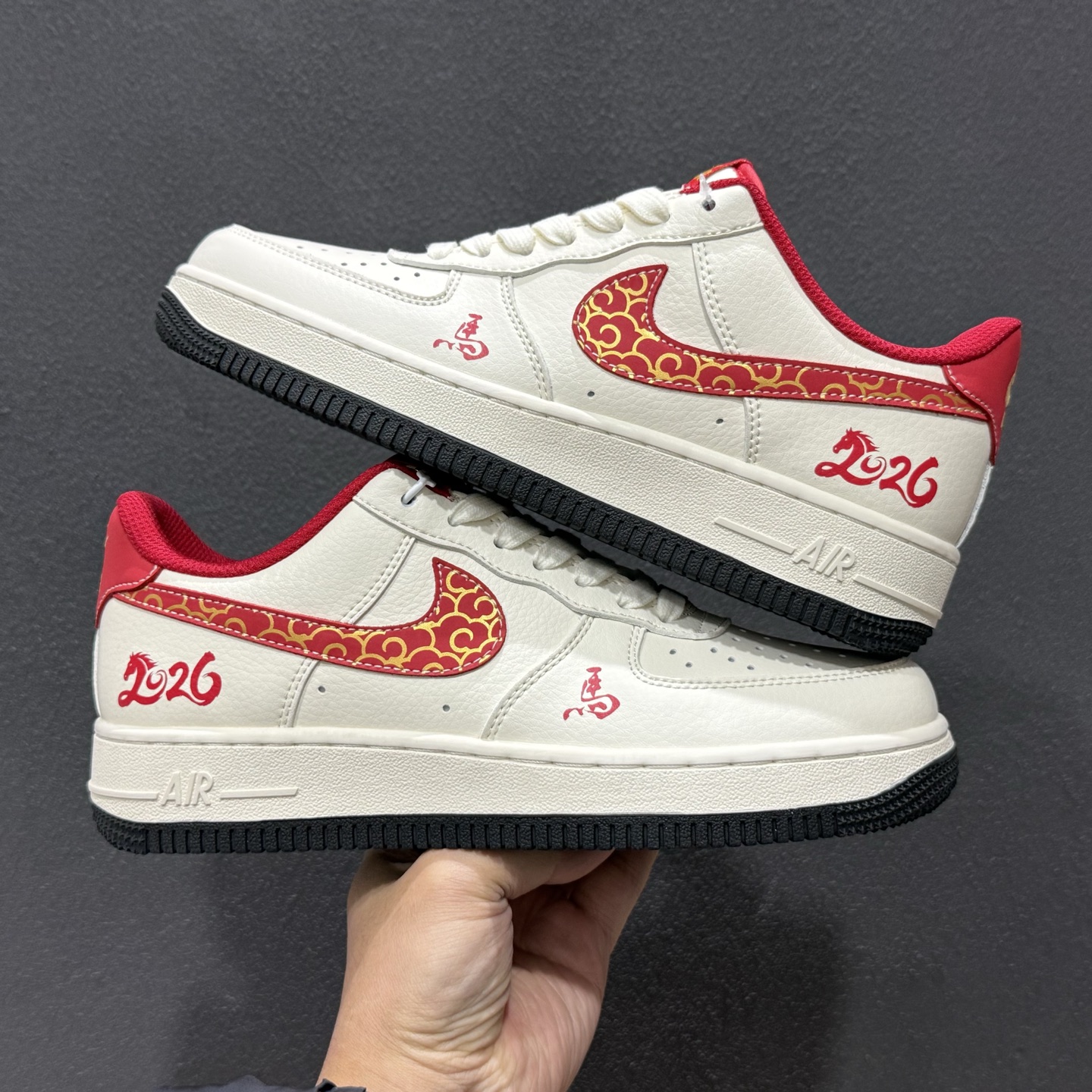 260 Nike Air Force 1'07 Low 马年限定 吉祥米红勾 空军一号低帮休闲板鞋 MZ9588-820-Chinese UA Cheap High Quatity Brand Clothes Bags handbags Sneakers wholesale wholesaler seller from China Factory suppliers Fashion Clothing Shoes best Quality Beautiful Price 260 Nike Air Force 1'07 Low 马年限定 吉祥米红勾 空军一号低帮休闲板鞋 MZ9588-820