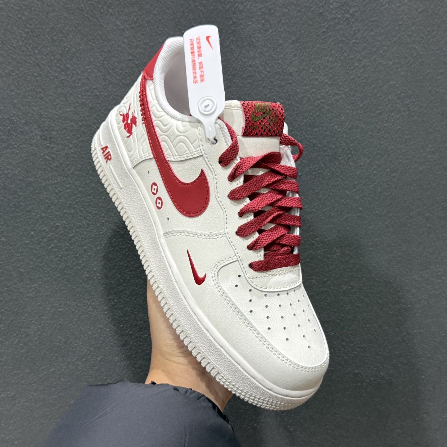 200 Nike Air Force 1'07 Low 马年大吉 空军一号低帮休闲板鞋 HV5979-130-Chinese UA Cheap High Quatity Brand Clothes Bags handbags Sneakers wholesale wholesaler seller from China Factory suppliers Fashion Clothing Shoes best Quality Beautiful Price 200 Nike Air Force 1'07 Low 马年大吉 空军一号低帮休闲板鞋 HV5979-130