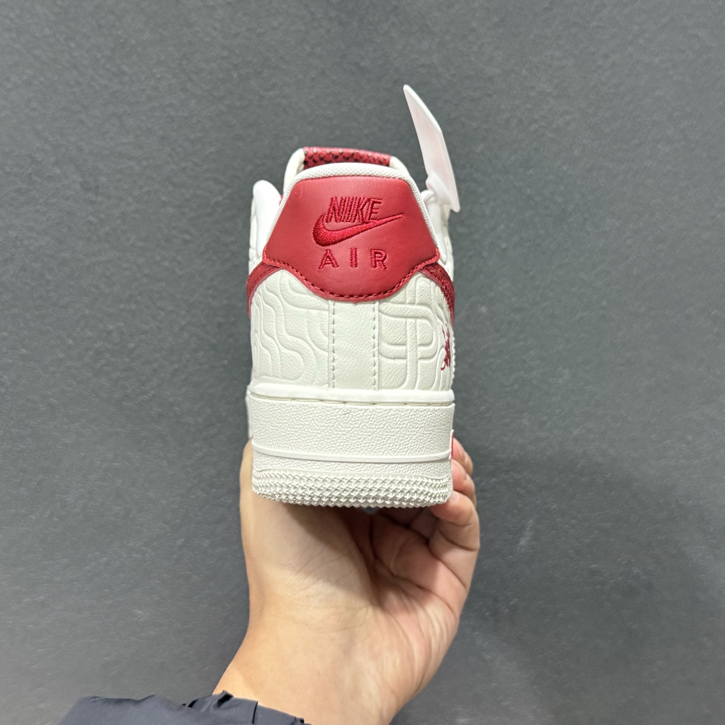 200 Nike Air Force 1'07 Low 马年大吉 空军一号低帮休闲板鞋 HV5979-130-Chinese UA Cheap High Quatity Brand Clothes Bags handbags Sneakers wholesale wholesaler seller from China Factory suppliers Fashion Clothing Shoes best Quality Beautiful Price 200 Nike Air Force 1'07 Low 马年大吉 空军一号低帮休闲板鞋 HV5979-130