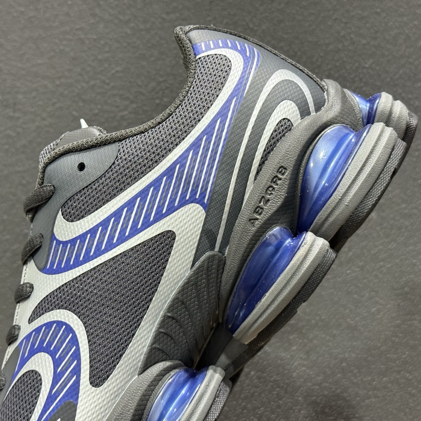 220 New Balance 新百伦 网面休闲鞋 U200015V-731