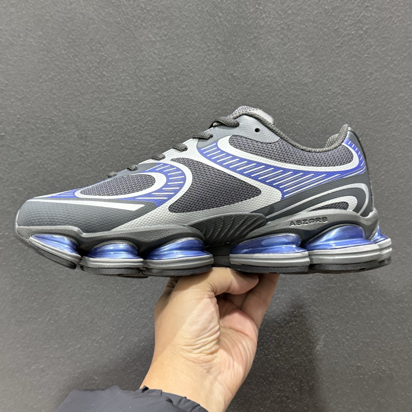 220 New Balance 新百伦 网面休闲鞋 U200015V-731