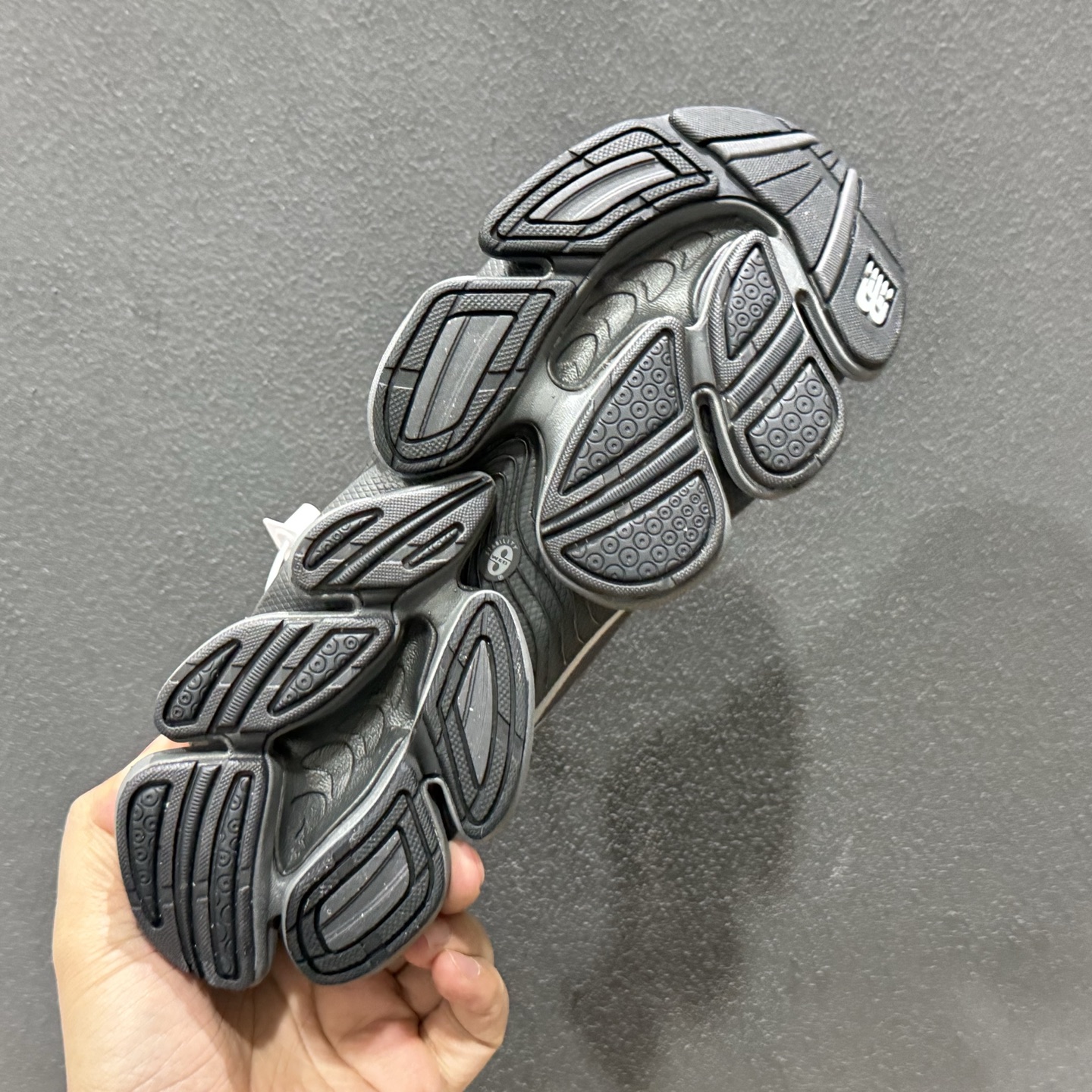 220 New Balance 新百伦 网面休闲鞋 U200015V-731