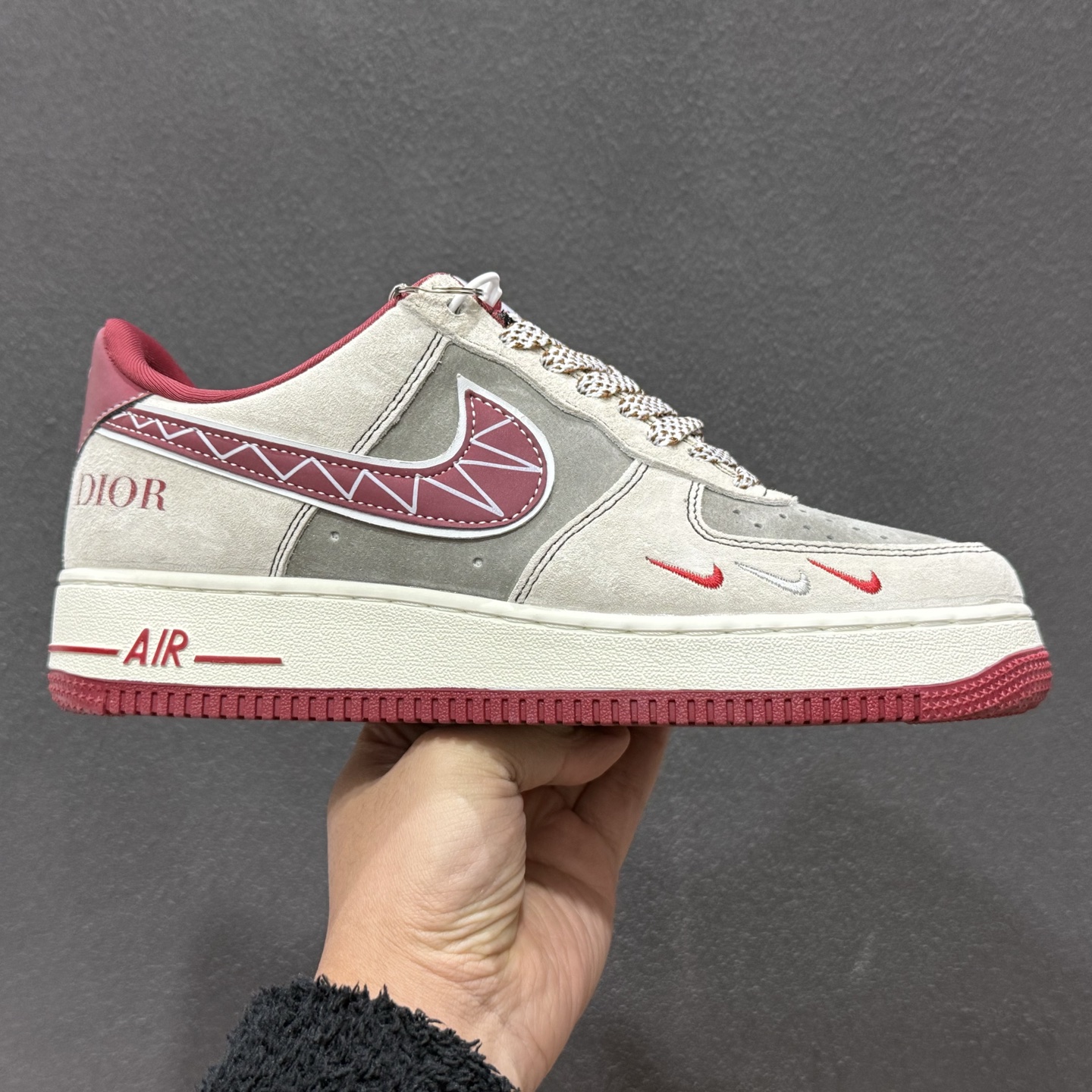 260 奢潮碰撞|Air Force 1 Low x Dior联名款复古质感拉满 SY1388-028-Chinese UA Cheap High Quatity Brand Clothes Bags handbags Sneakers wholesale wholesaler seller from China Factory suppliers Fashion Clothing Shoes best Quality Beautiful Price 260 奢潮碰撞|Air Force 1 Low x Dior联名款复古质感拉满 SY1388-028