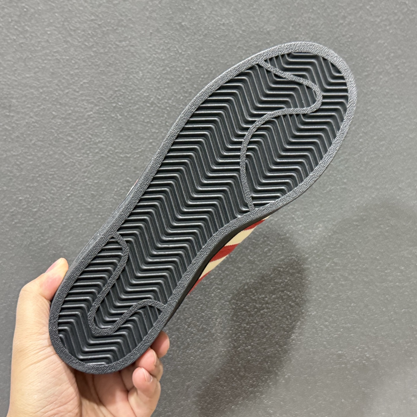 130 ：Adidas Originals Superstar贝壳头系列 阿迪达斯 低帮经典百搭休闲运动板鞋 JQ3220-132
