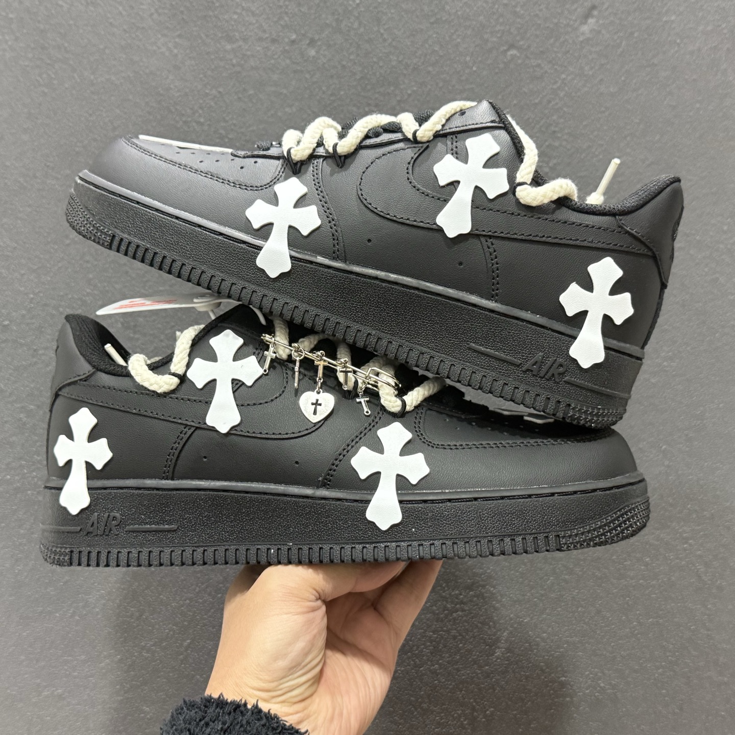 260 “黑耀十字”订制空军一号板鞋 CW2288-111-Chinese UA Cheap High Quatity Brand Clothes Bags handbags Sneakers wholesale wholesaler seller from China Factory suppliers Fashion Clothing Shoes best Quality Beautiful Price 260 “黑耀十字”订制空军一号板鞋 CW2288-111