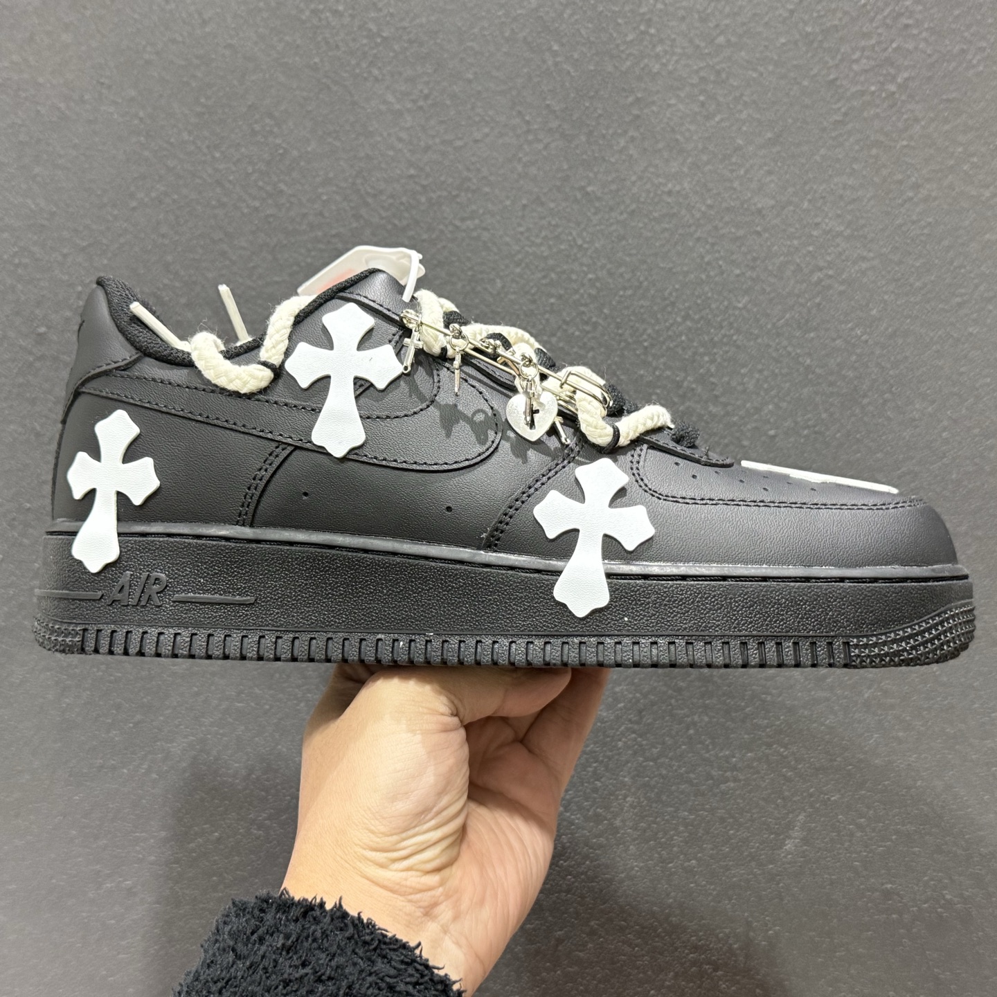 260 “黑耀十字”订制空军一号板鞋 CW2288-111-Chinese UA Cheap High Quatity Brand Clothes Bags handbags Sneakers wholesale wholesaler seller from China Factory suppliers Fashion Clothing Shoes best Quality Beautiful Price 260 “黑耀十字”订制空军一号板鞋 CW2288-111
