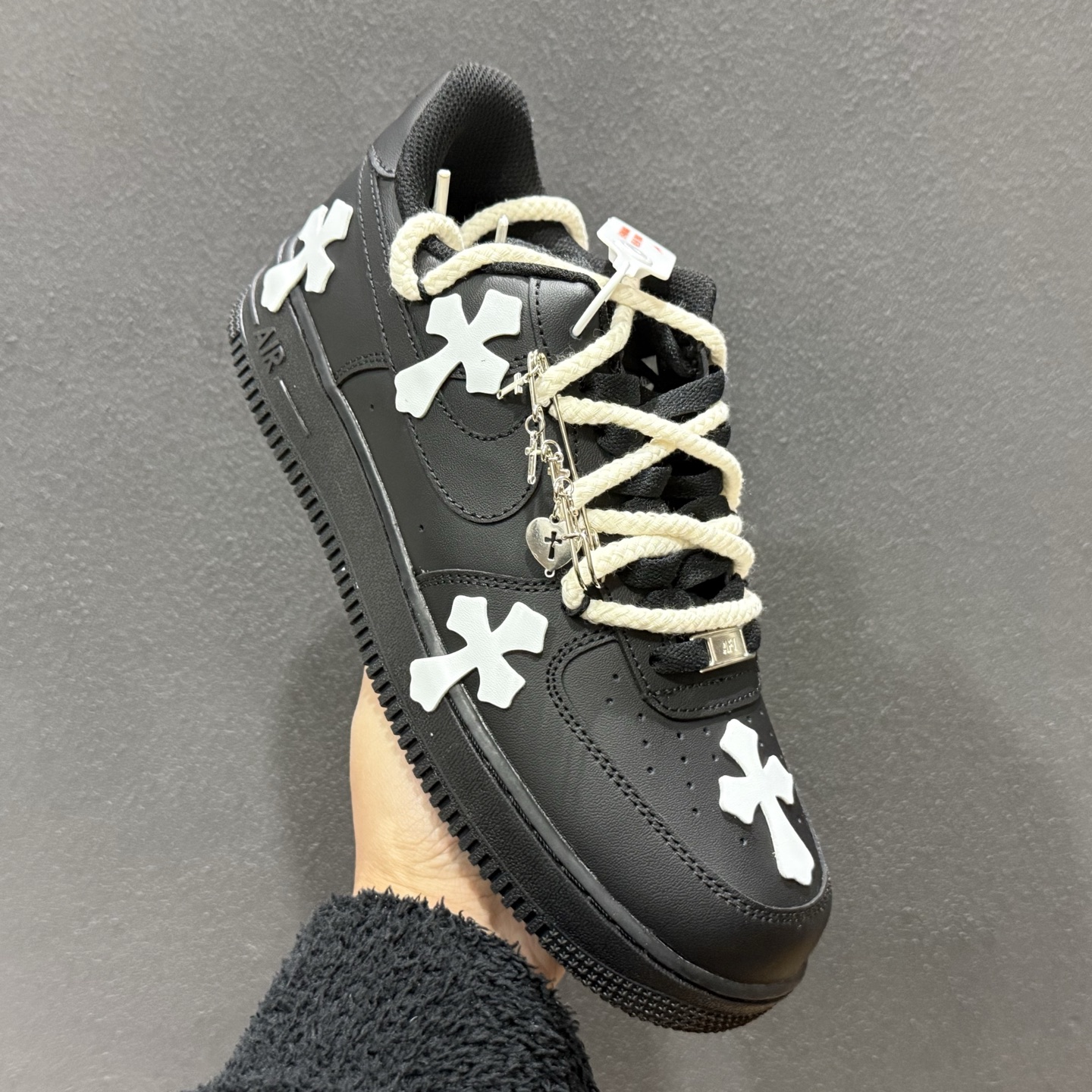 260 “黑耀十字”订制空军一号板鞋 CW2288-111-Chinese UA Cheap High Quatity Brand Clothes Bags handbags Sneakers wholesale wholesaler seller from China Factory suppliers Fashion Clothing Shoes best Quality Beautiful Price 260 “黑耀十字”订制空军一号板鞋 CW2288-111