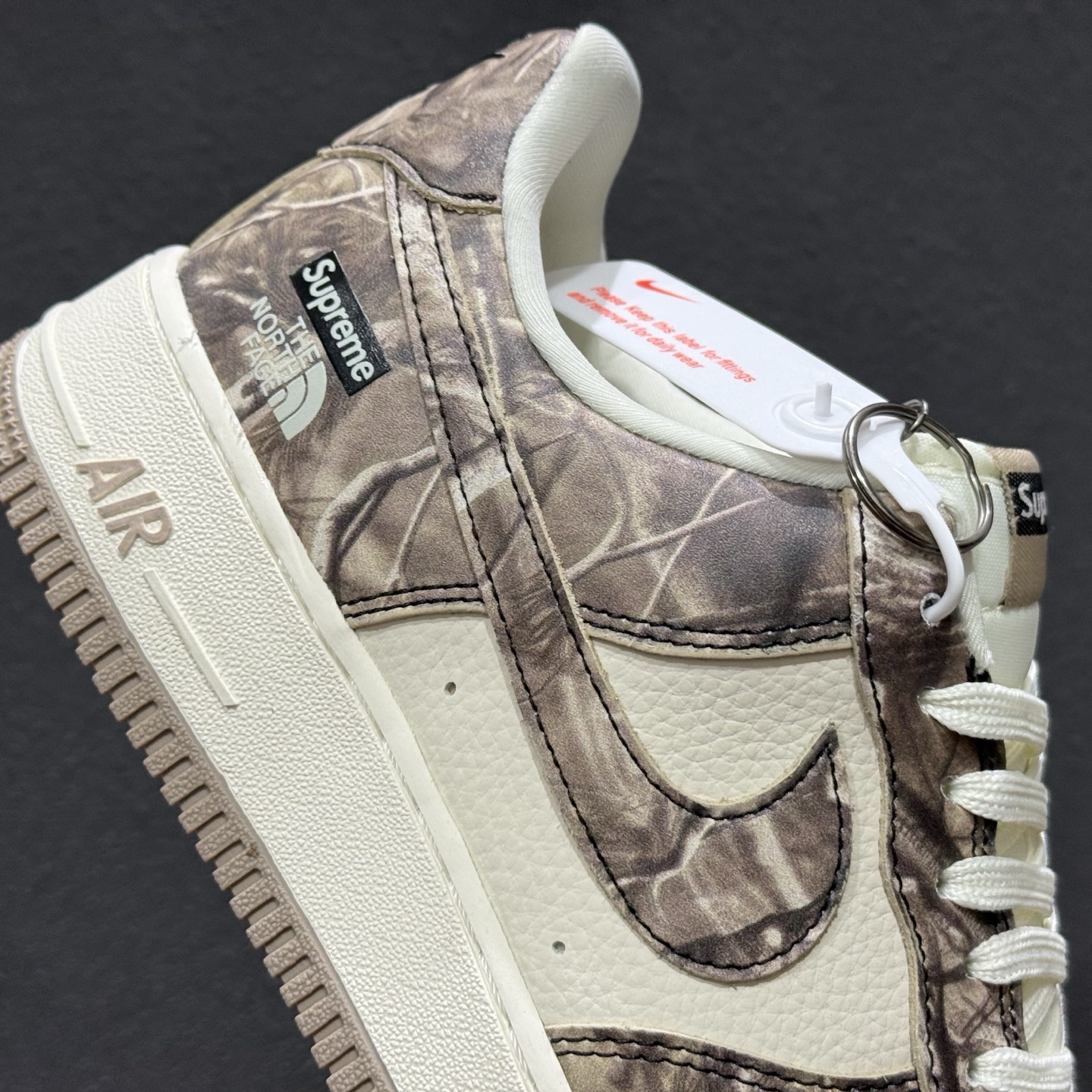 260 NIke Air Force 1 '07 Low “北面 SUP三方联名--枯木寻秋” 空军一号低帮 运动鞋 休闲鞋 DF0188-125-Chinese UA Cheap High Quatity Brand Clothes Bags handbags Sneakers wholesale wholesaler seller from China Factory suppliers Fashion Clothing Shoes best Quality Beautiful Price 260 NIke Air Force 1 '07 Low “北面 SUP三方联名--枯木寻秋” 空军一号低帮 运动鞋 休闲鞋 DF0188-125
