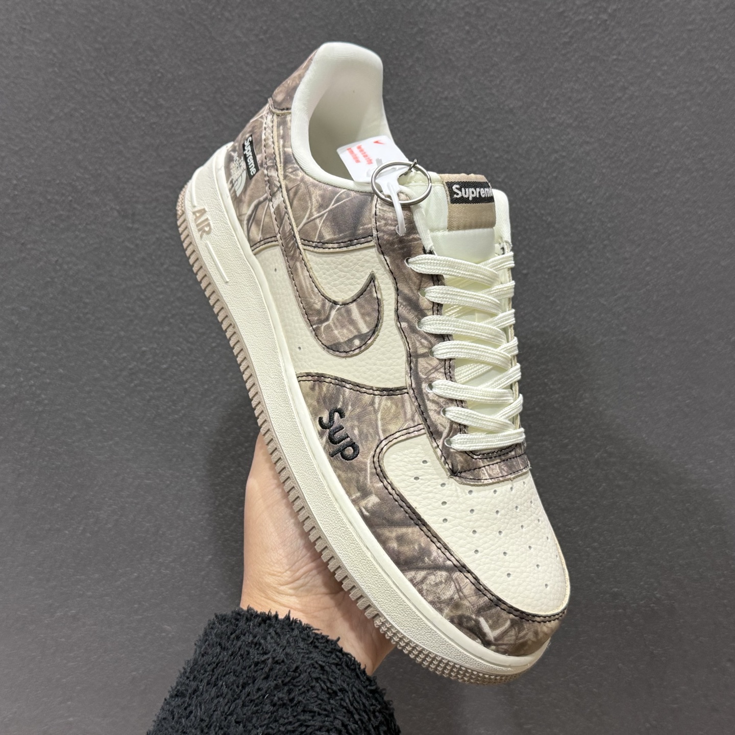 260 NIke Air Force 1 '07 Low “北面 SUP三方联名--枯木寻秋” 空军一号低帮 运动鞋 休闲鞋 DF0188-125-Chinese UA Cheap High Quatity Brand Clothes Bags handbags Sneakers wholesale wholesaler seller from China Factory suppliers Fashion Clothing Shoes best Quality Beautiful Price 260 NIke Air Force 1 '07 Low “北面 SUP三方联名--枯木寻秋” 空军一号低帮 运动鞋 休闲鞋 DF0188-125