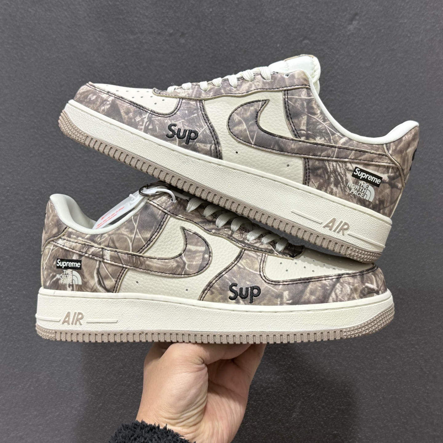 260 NIke Air Force 1 '07 Low “北面 SUP三方联名--枯木寻秋” 空军一号低帮 运动鞋 休闲鞋 DF0188-125-Chinese UA Cheap High Quatity Brand Clothes Bags handbags Sneakers wholesale wholesaler seller from China Factory suppliers Fashion Clothing Shoes best Quality Beautiful Price 260 NIke Air Force 1 '07 Low “北面 SUP三方联名--枯木寻秋” 空军一号低帮 运动鞋 休闲鞋 DF0188-125