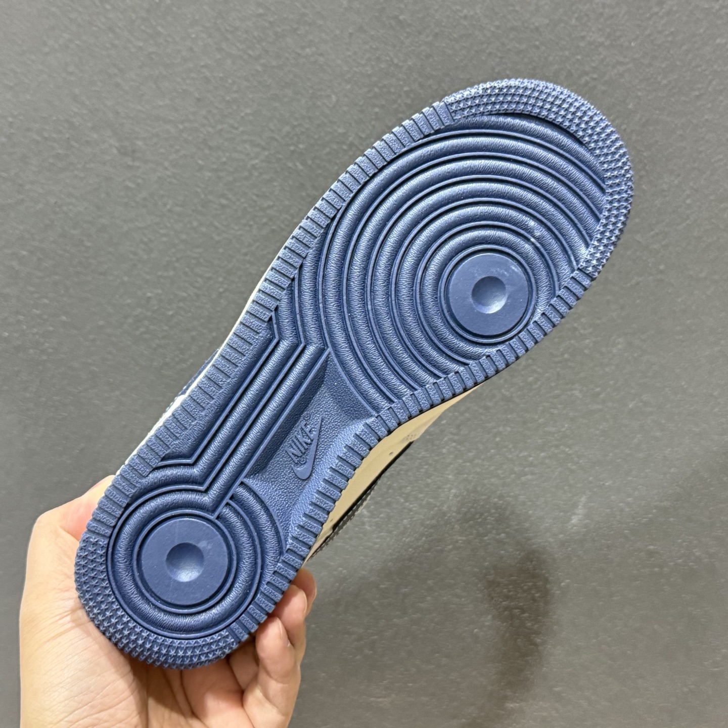 260 Air Force 1 经典AF1鞋型携手The North Face打造跨界潮范北面联名 灰白麂皮拼接藏蓝皮革 DD1982-341-Chinese UA Cheap High Quatity Brand Clothes Bags handbags Sneakers wholesale wholesaler seller from China Factory suppliers Fashion Clothing Shoes best Quality Beautiful Price 260 Air Force 1 经典AF1鞋型携手The North Face打造跨界潮范北面联名 灰白麂皮拼接藏蓝皮革 DD1982-341