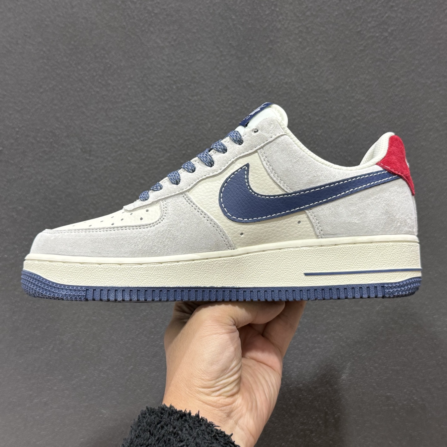 260 Air Force 1 经典AF1鞋型携手The North Face打造跨界潮范北面联名 灰白麂皮拼接藏蓝皮革 DD1982-341-Chinese UA Cheap High Quatity Brand Clothes Bags handbags Sneakers wholesale wholesaler seller from China Factory suppliers Fashion Clothing Shoes best Quality Beautiful Price 260 Air Force 1 经典AF1鞋型携手The North Face打造跨界潮范北面联名 灰白麂皮拼接藏蓝皮革 DD1982-341